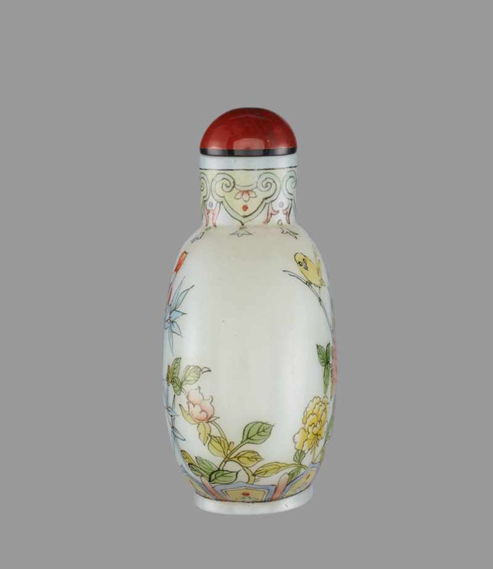 AN ENAMELED GLASS SNUFF BOTTLE, SCHOOL OF YE BENGQI Opaque white glass body with painted - Bild 4 aus 6