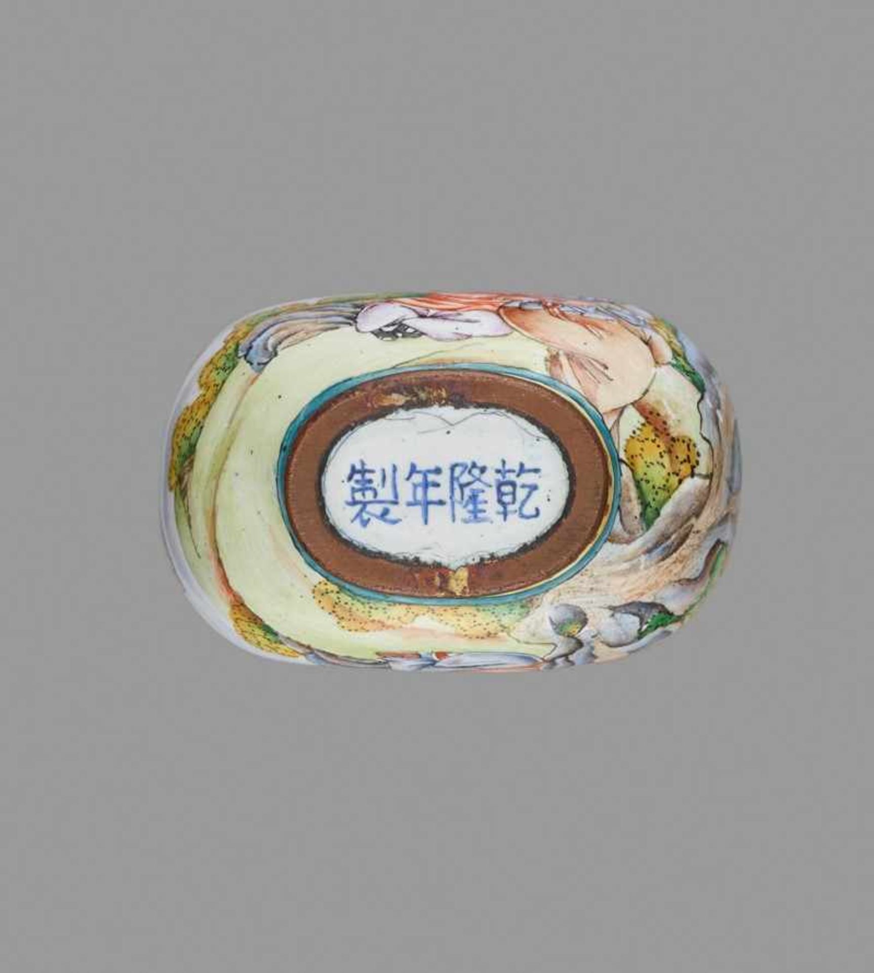 AN ENAMEL ON COPPER SNUFF BOTTLE, QIANLONG MARK AND PERIOD Multicolored enamel painting on white - Image 6 of 6