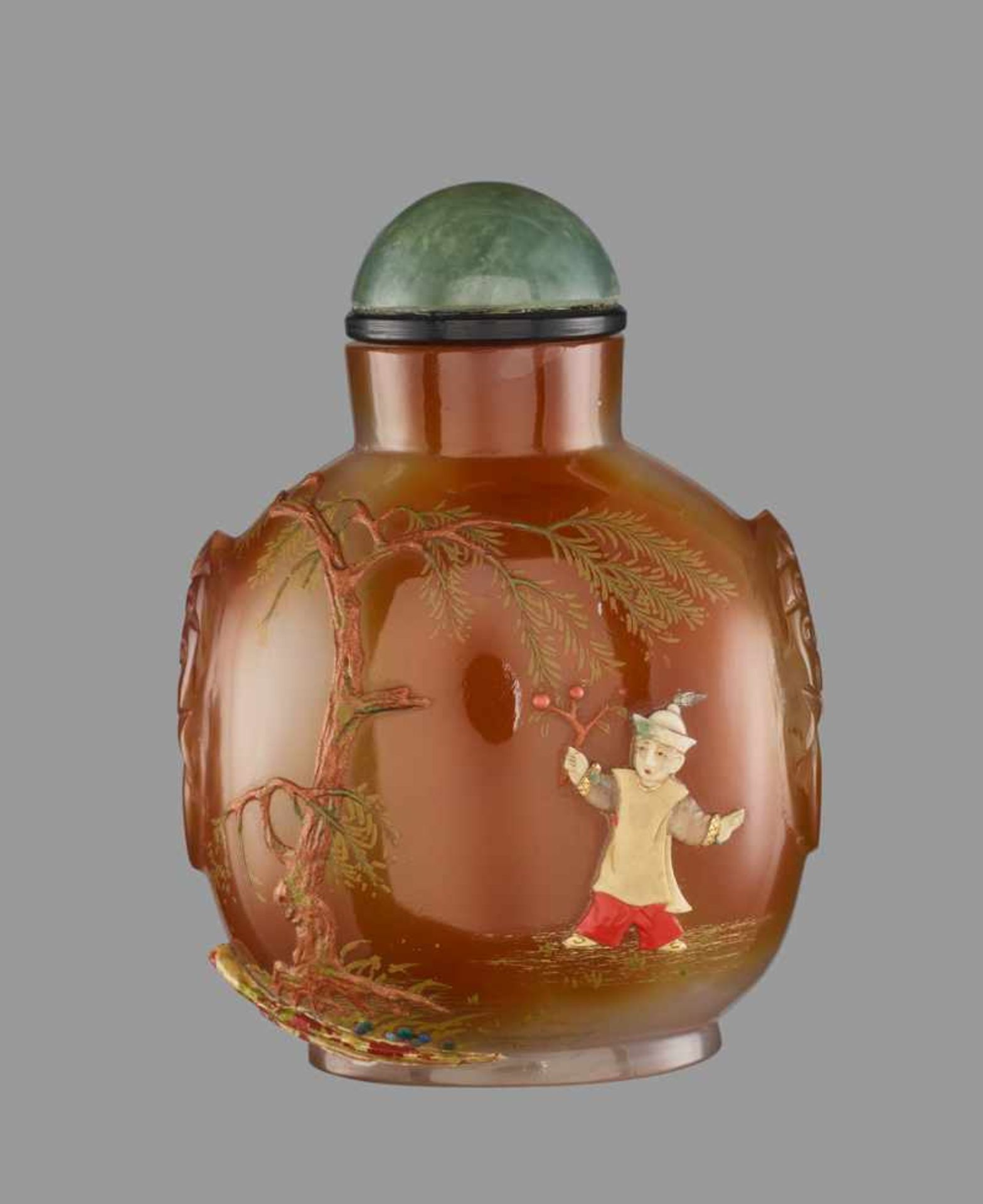 A LACQUER, IVORY AND SOAPSTONE-EMBELLISHED CHALCEDONY 'FIGURES' SNUFF BOTTLE Chalcedony of light - Image 2 of 5