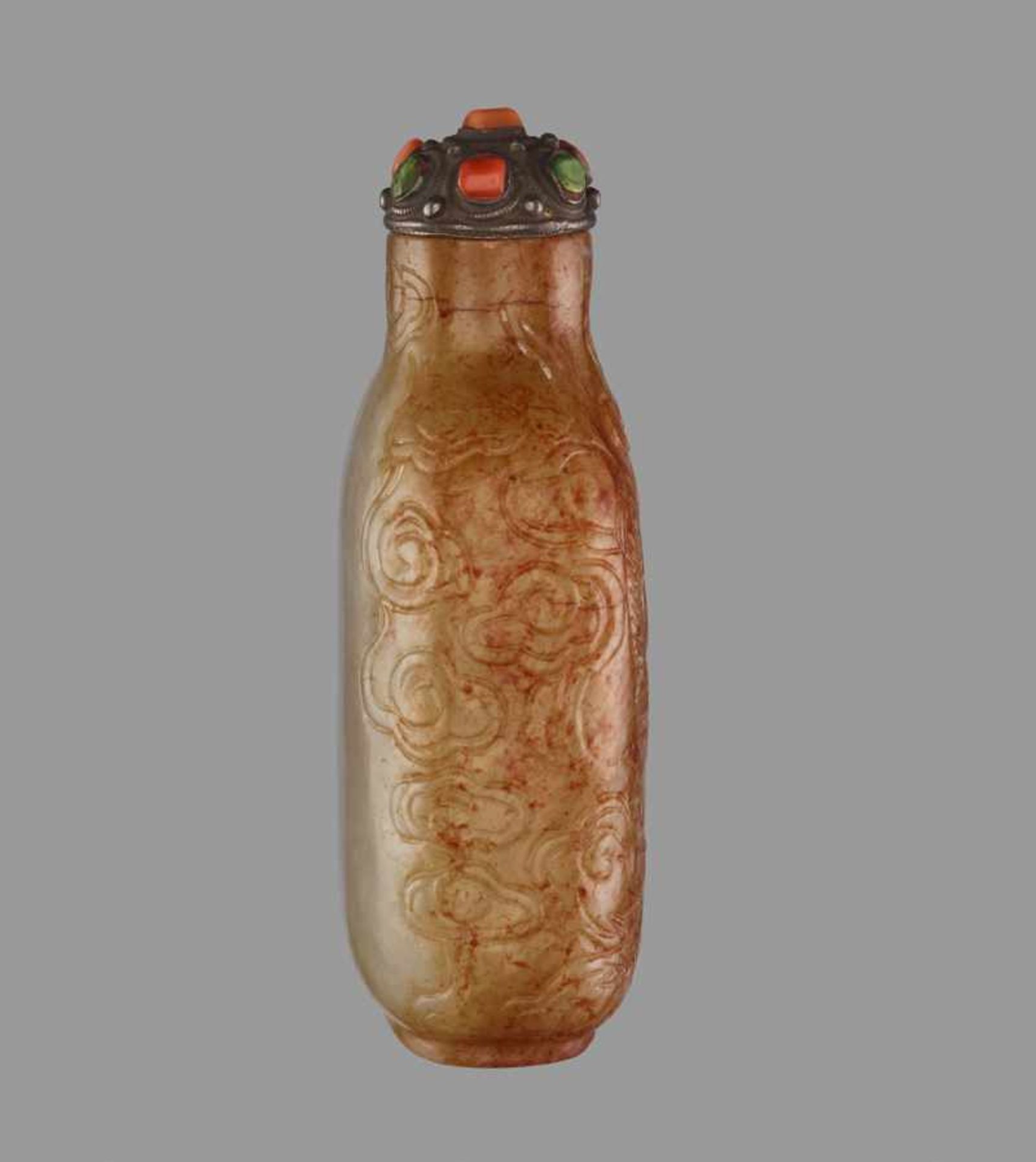 A CELADON AND RUSSET JADE ‘DRAGON’ SNUFF BOTTLE Nephrite with dense streaks of russet, the - Image 4 of 8