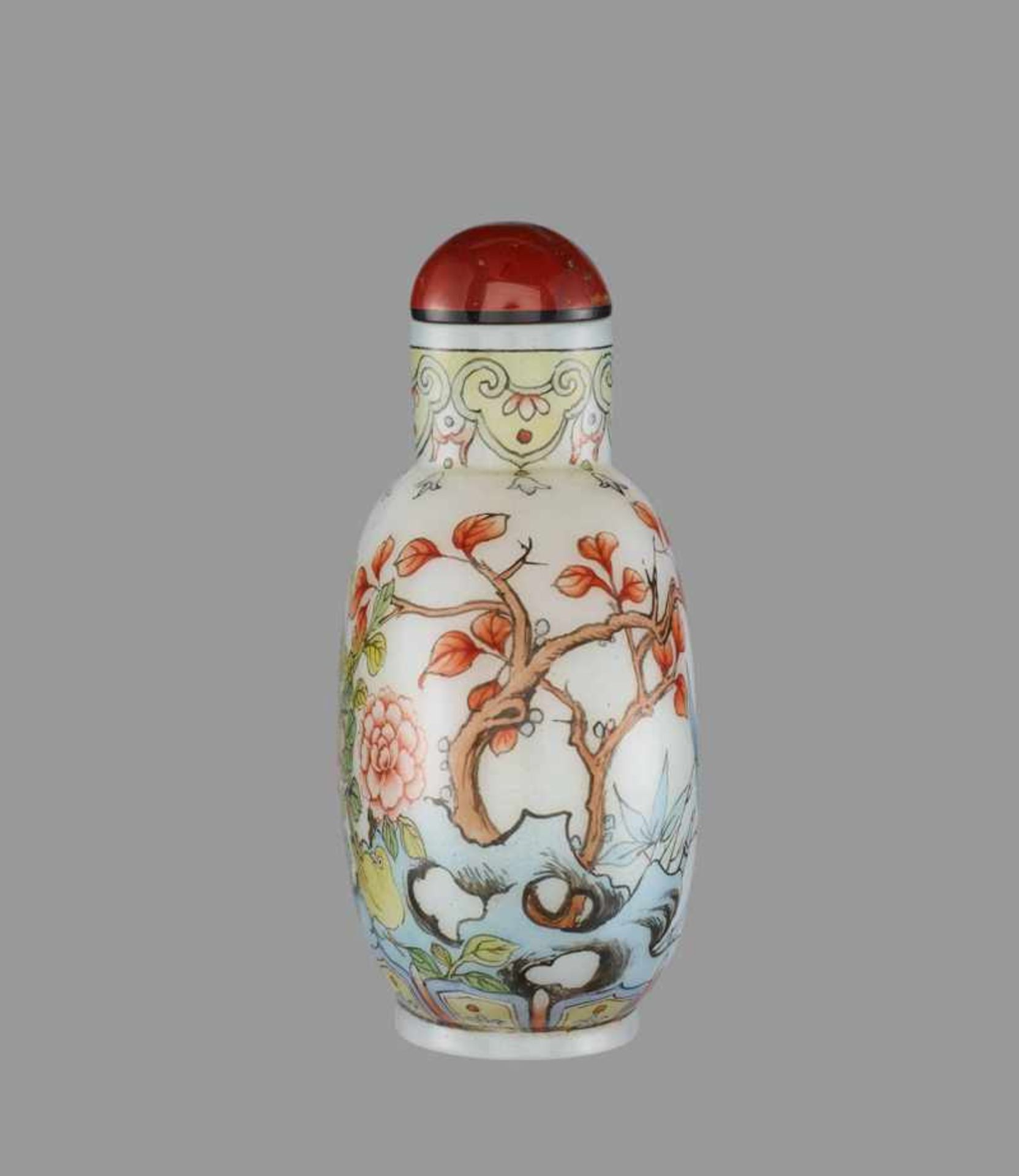 AN ENAMELED GLASS SNUFF BOTTLE, SCHOOL OF YE BENGQI Opaque white glass body with painted - Image 3 of 6