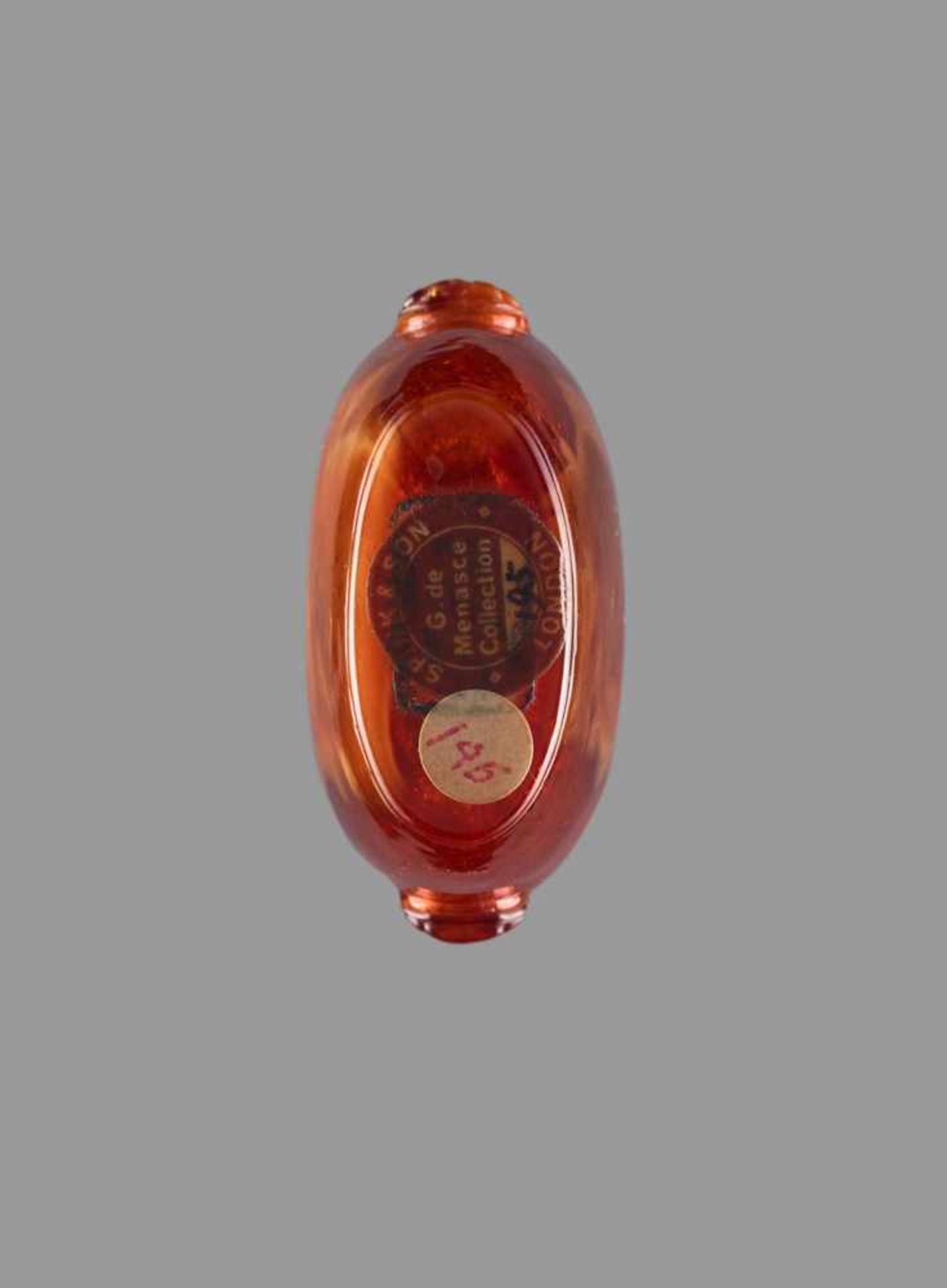 A ROOT AMBER SNUFF BOTTLE, QING DYNASTY Root amber of deep and characteristic brown tone with - Bild 6 aus 6