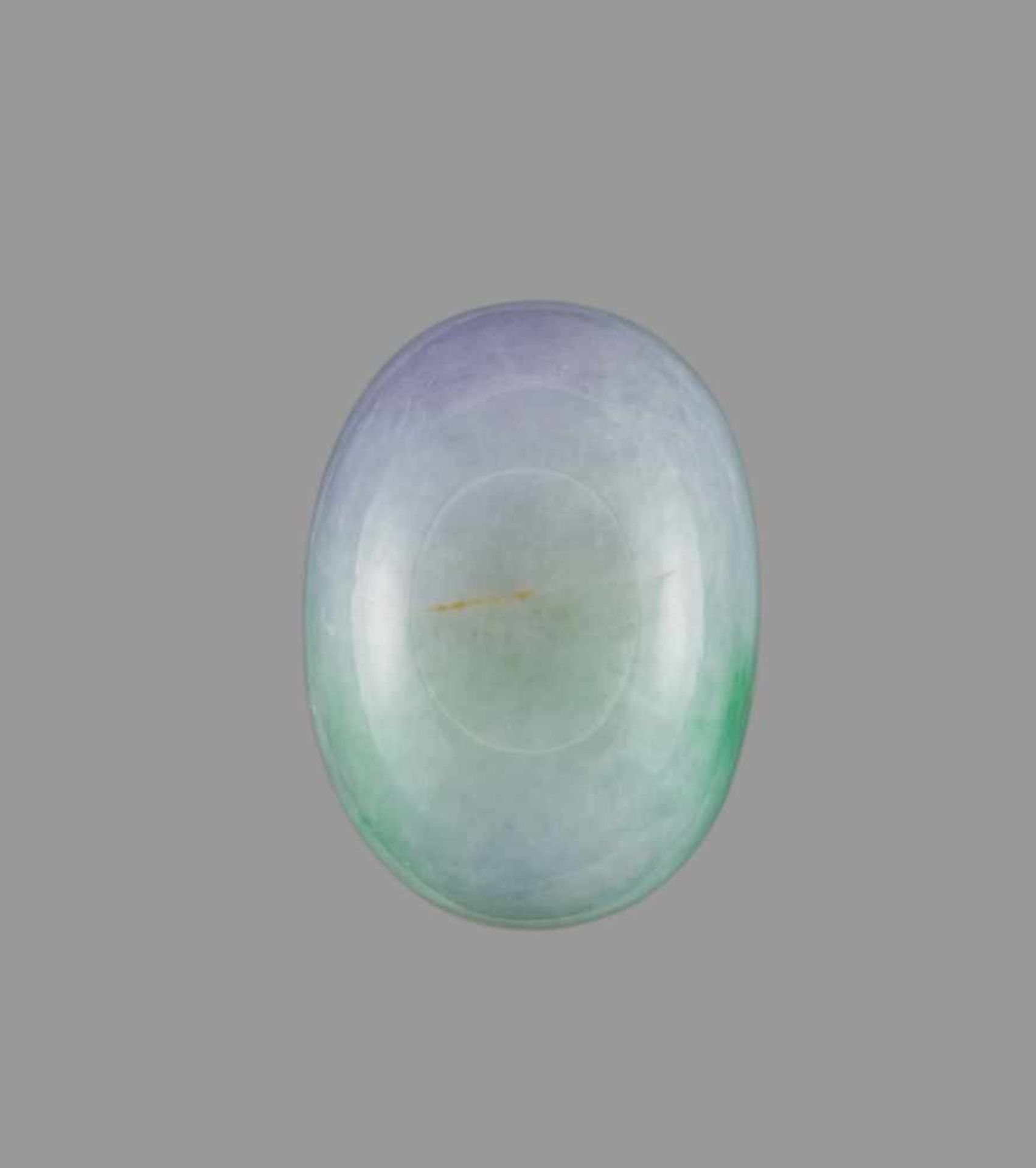 A LAVENDER JADEITE SNUFF BOTTLE WITH STREAKS OF DEEP EMERALD GREEN, QING DYNASTY Jadeite, semi- - Image 8 of 9