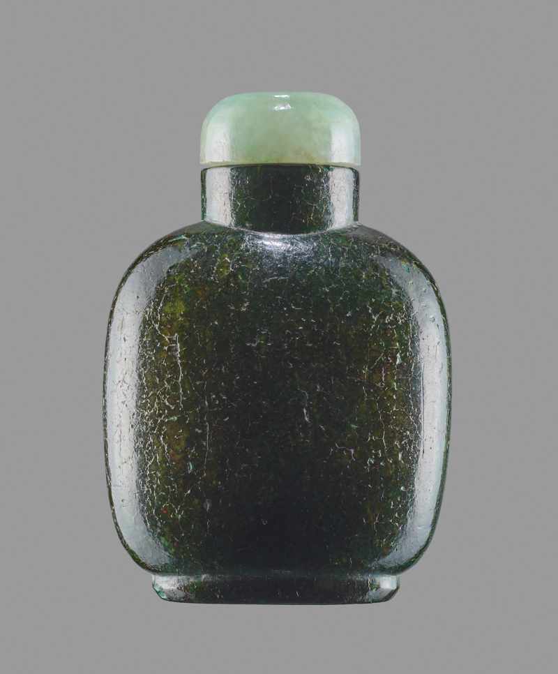 EMERALD GREEN STAINED WALRUS IVORY SNUFF BOTTLE, 19TH CENTURY Walrus ivory, stained in emerald - Image 2 of 6