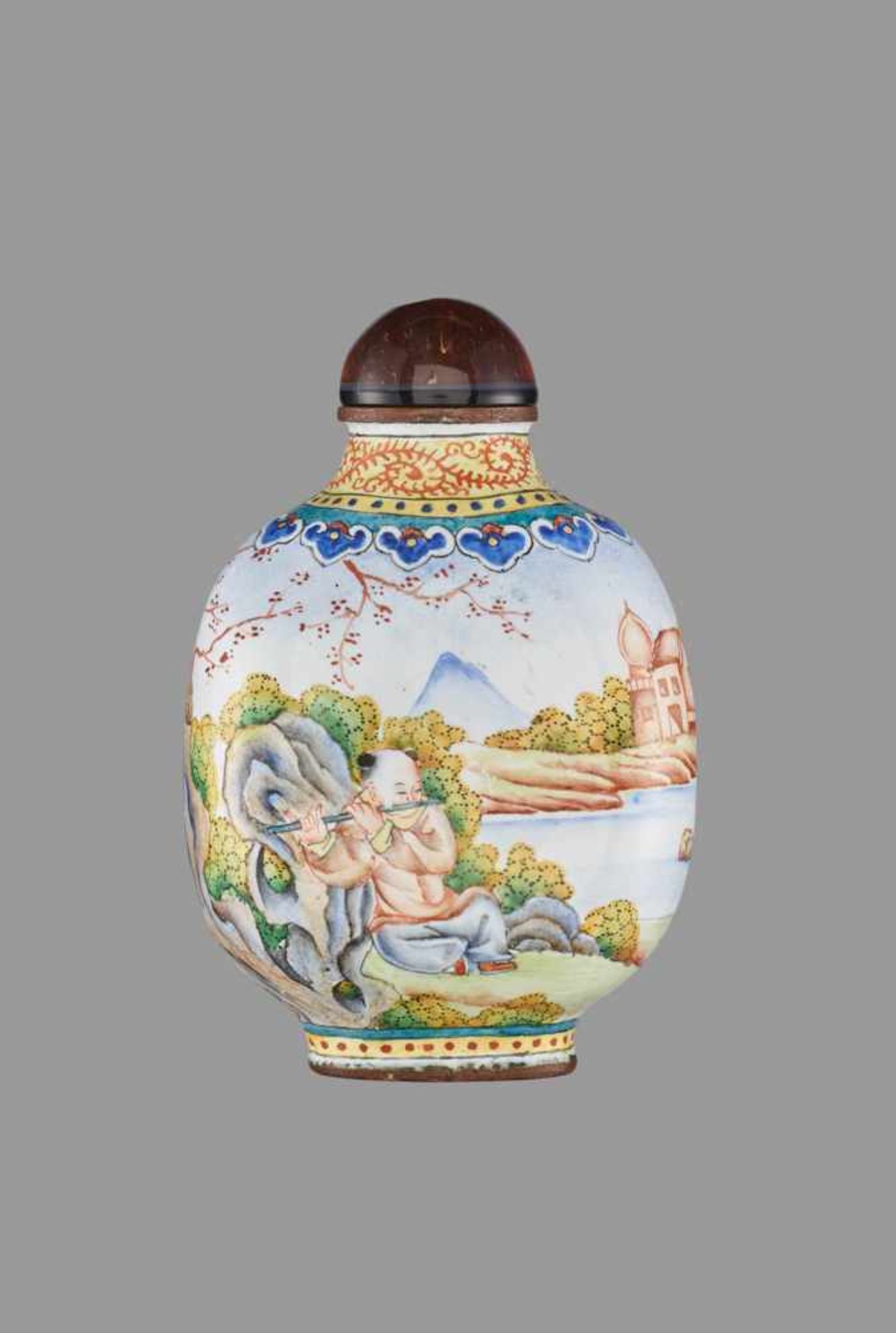 AN ENAMEL ON COPPER SNUFF BOTTLE, QIANLONG MARK AND PERIOD Multicolored enamel painting on white - Image 2 of 6