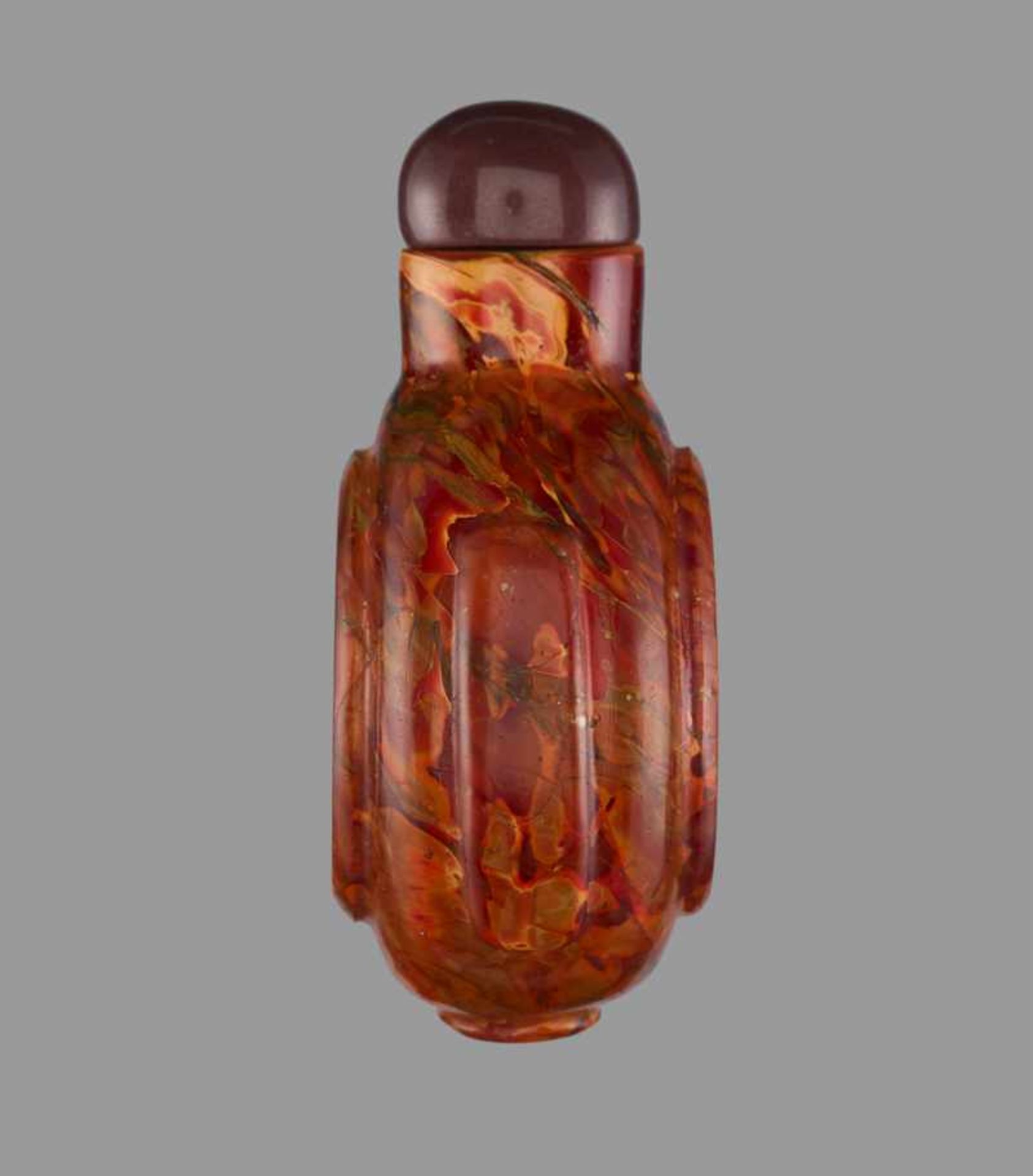 A ‘REALGAR’ GLASS SNUFF BOTTLE Opaque glass in imitation of realgar, with a color scheme typical for - Image 4 of 6