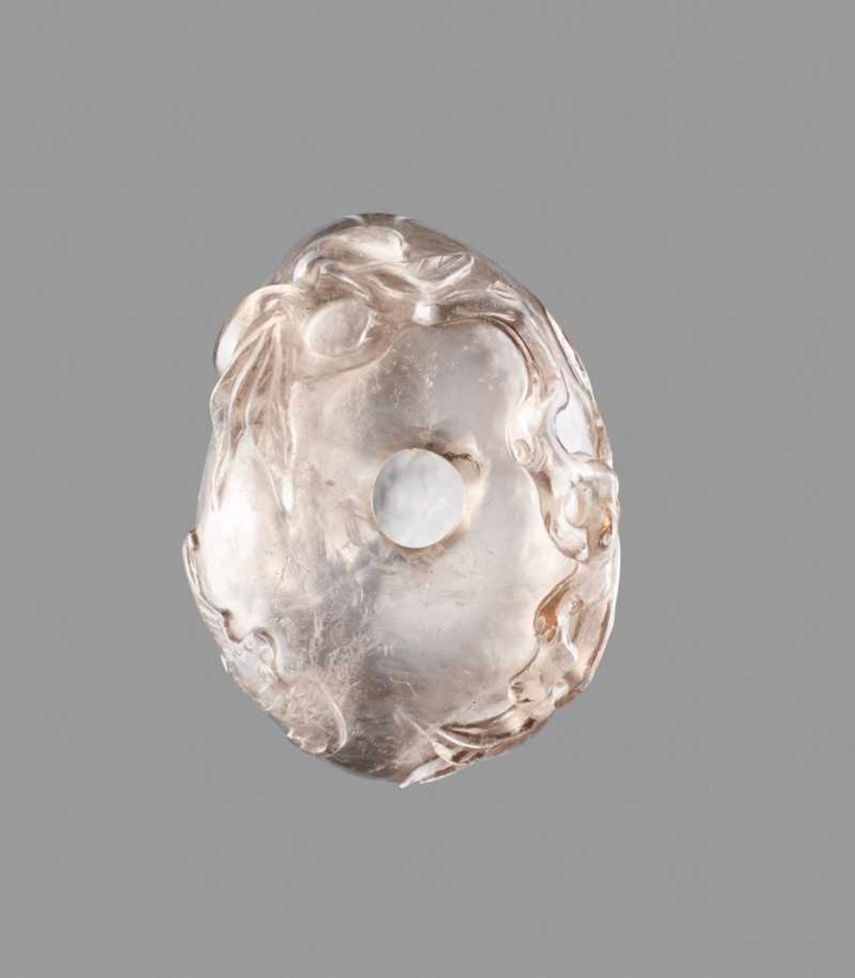 A SMOKEY CRYSTAL 'PEACH' SNUFF BOTTLE, 1740-1880 Smokey crystal, the translucent stone of elegant - Image 5 of 6