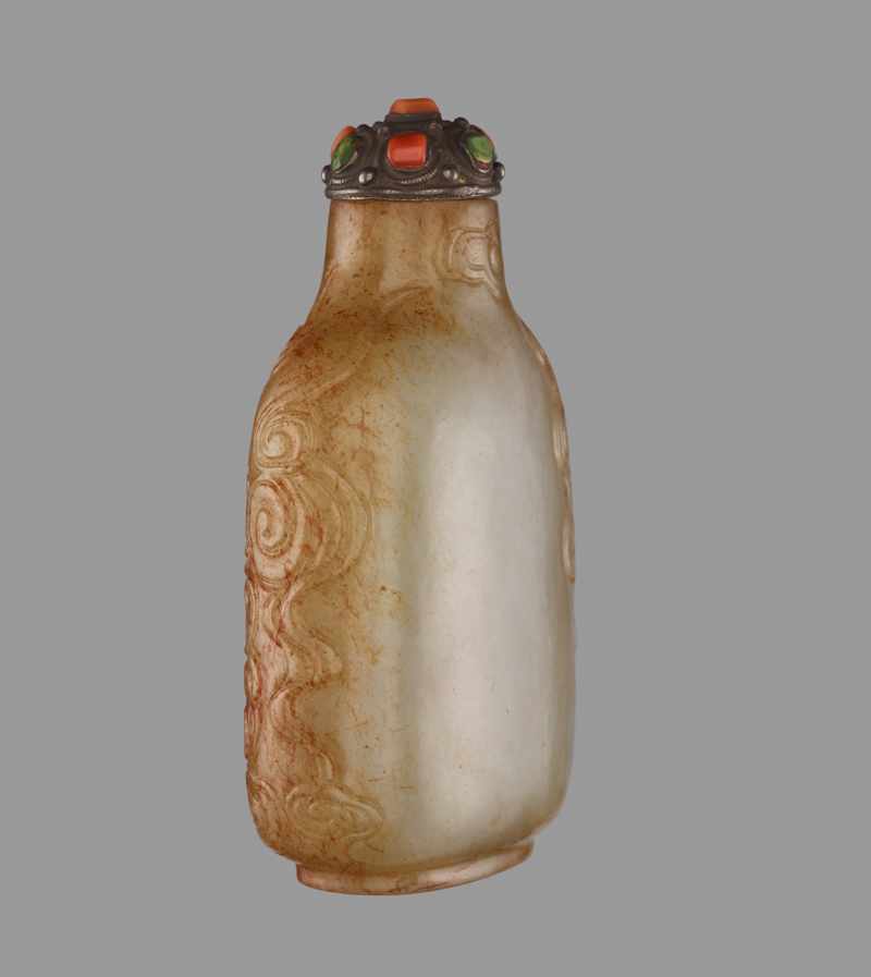 A CELADON AND RUSSET JADE ‘DRAGON’ SNUFF BOTTLE Nephrite with dense streaks of russet, the - Image 6 of 8