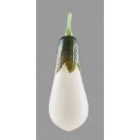 A WHITE AND SPINACH-GREEN JADE 'EGGPLANT' SNUFF BOTTLE, PROBABLY PALACE WORKSHOPS, QING DYNASTY,