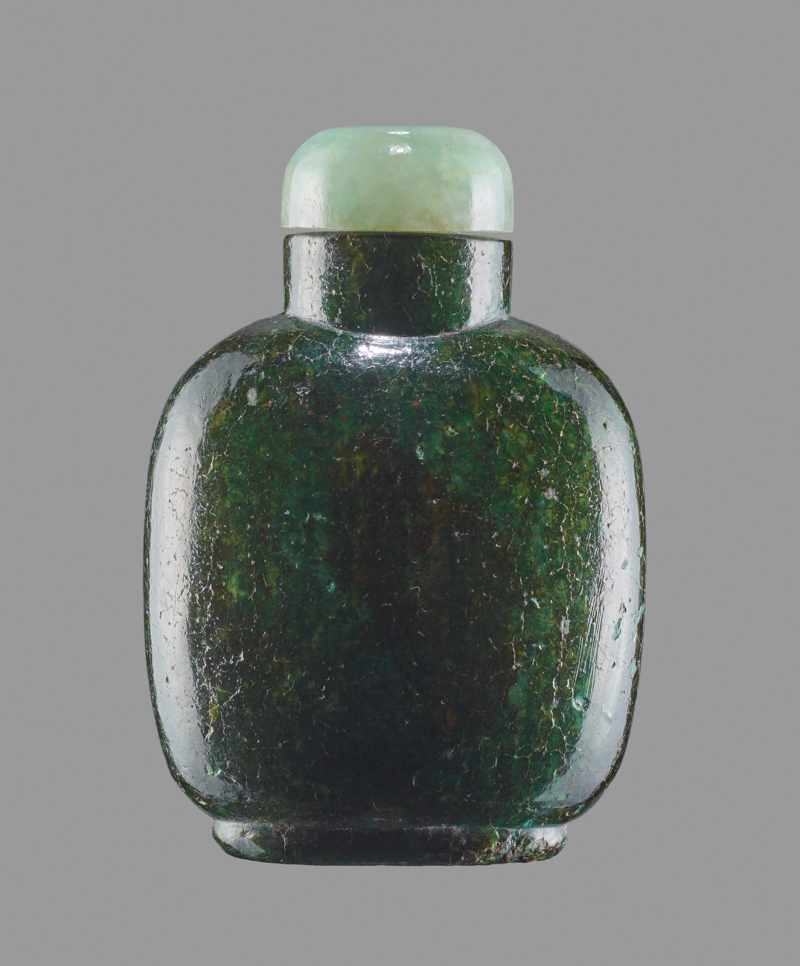 EMERALD GREEN STAINED WALRUS IVORY SNUFF BOTTLE, 19TH CENTURY Walrus ivory, stained in emerald