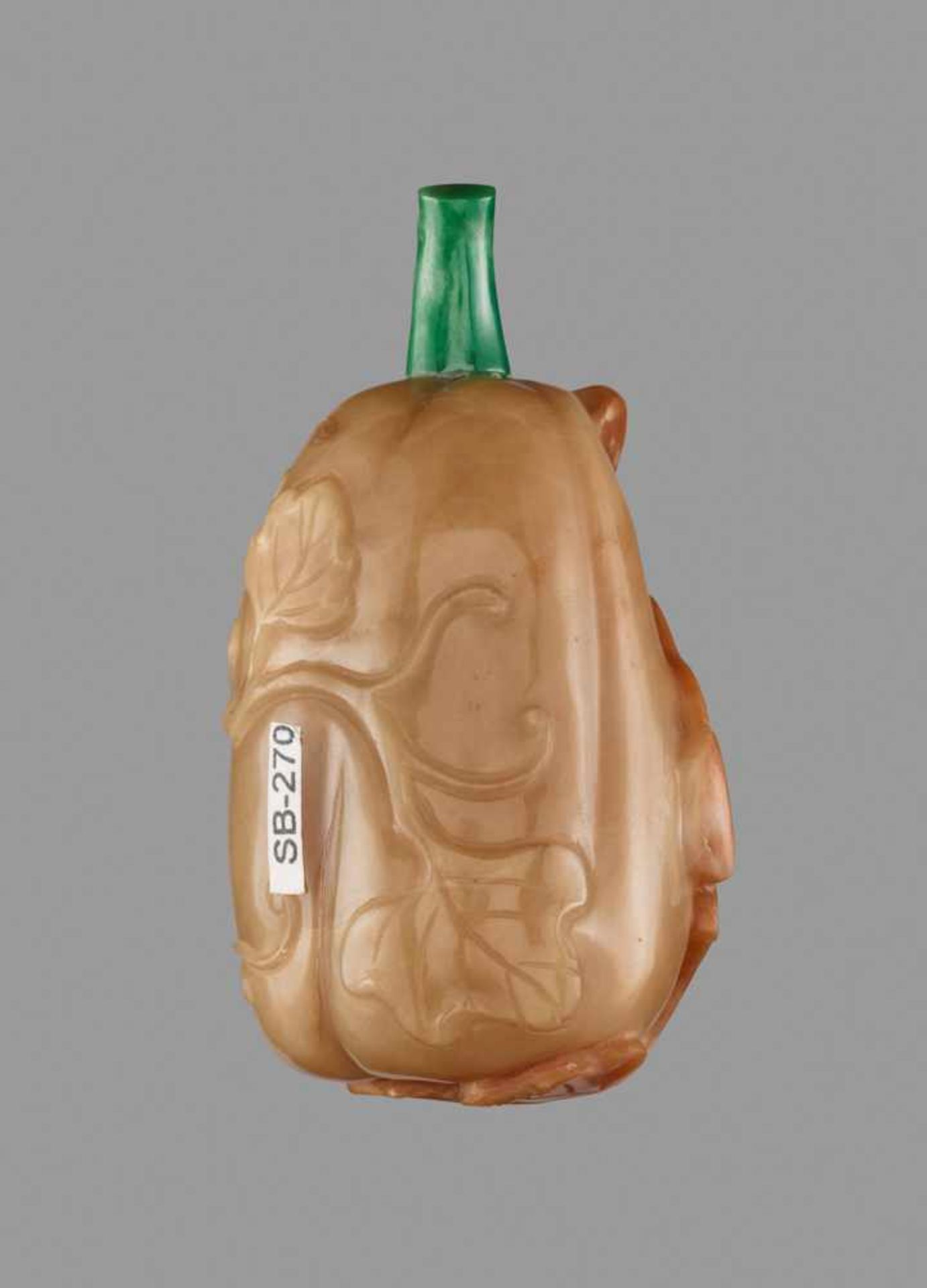 A CARVED AGATE ‘MELON AND LEAVES’ SNUFF BOTTLE, QING DYNASTY Agate of even caramel tone, with a - Image 4 of 7