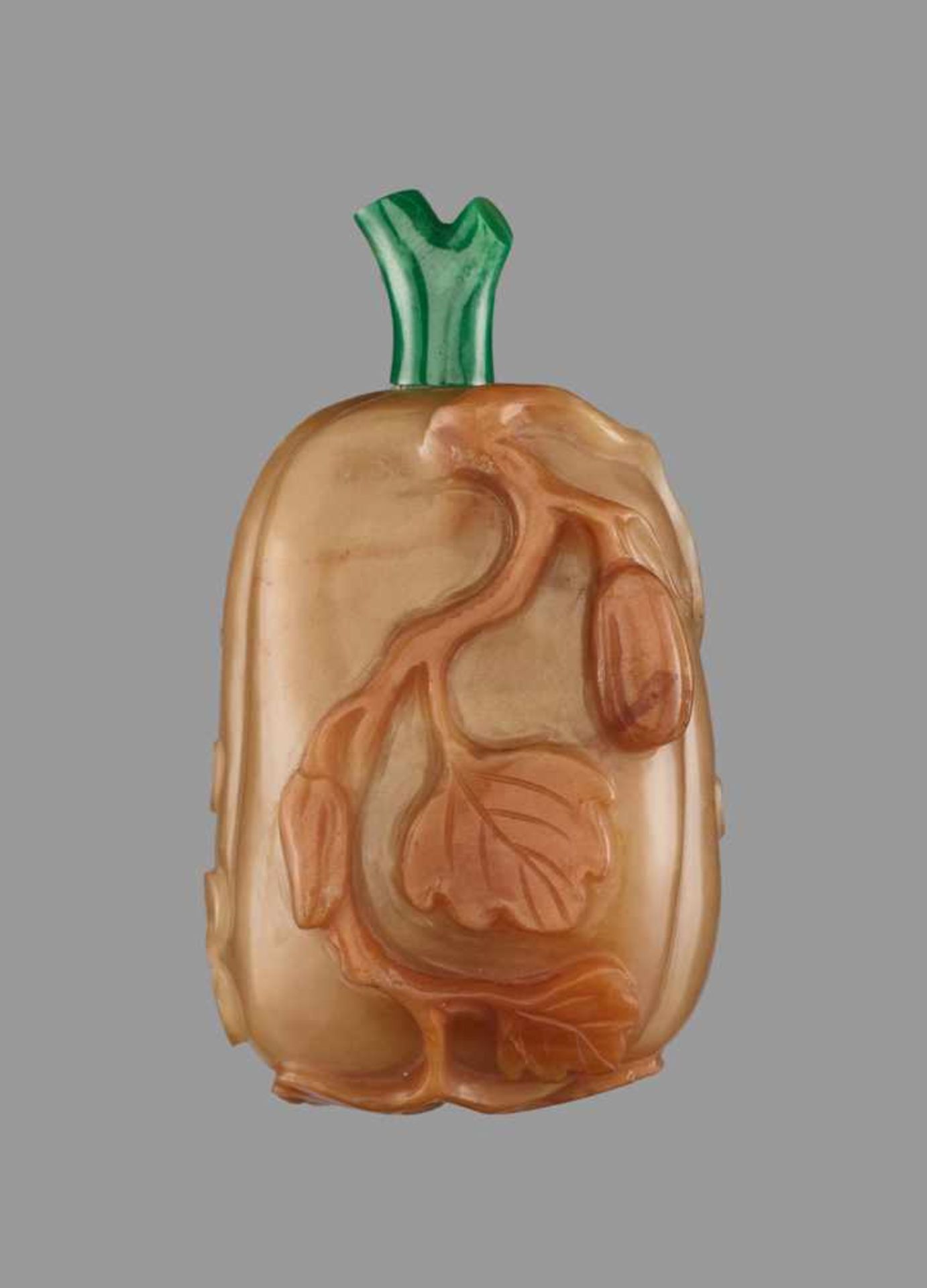 A CARVED AGATE ‘MELON AND LEAVES’ SNUFF BOTTLE, QING DYNASTY Agate of even caramel tone, with a