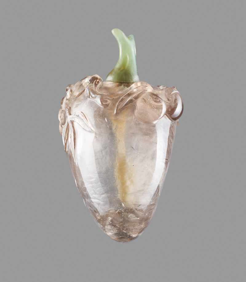 A SMOKEY CRYSTAL 'PEACH' SNUFF BOTTLE, 1740-1880 Smokey crystal, the translucent stone of elegant - Image 3 of 6