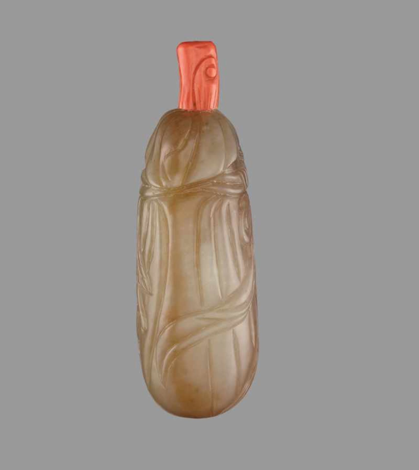 A CELADON AND RUSSET JADE ‘MONKEY AND SACK’ SNUFF BOTTLE Nephrite of celadon color with shades of - Image 5 of 7