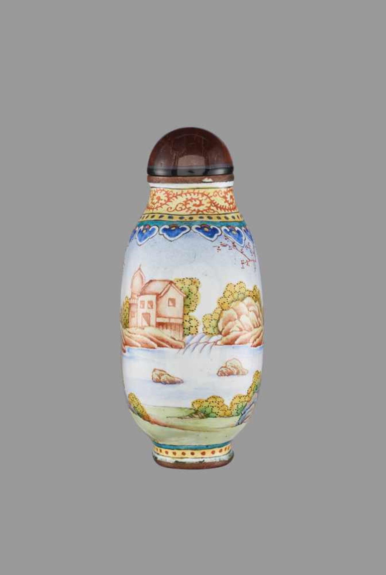 AN ENAMEL ON COPPER SNUFF BOTTLE, QIANLONG MARK AND PERIOD Multicolored enamel painting on white - Image 4 of 6