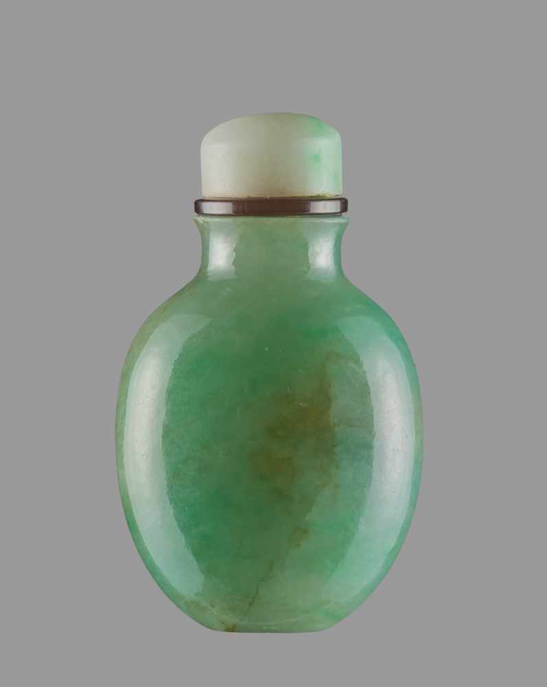 AN APPLE-GREEN JADEITE OVOID SNUFF BOTTLE, QING DYNASTY, 19TH CENTURY Jadeite. The semi-