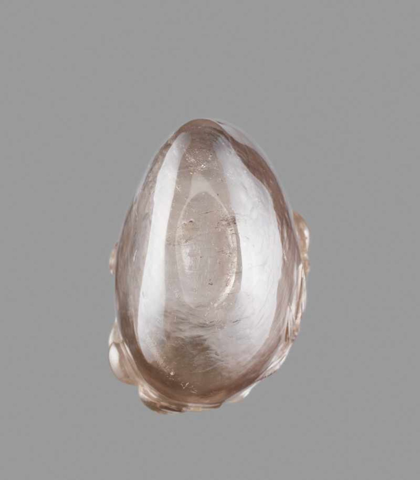 A SMOKEY CRYSTAL 'PEACH' SNUFF BOTTLE, 1740-1880 Smokey crystal, the translucent stone of elegant - Image 6 of 6