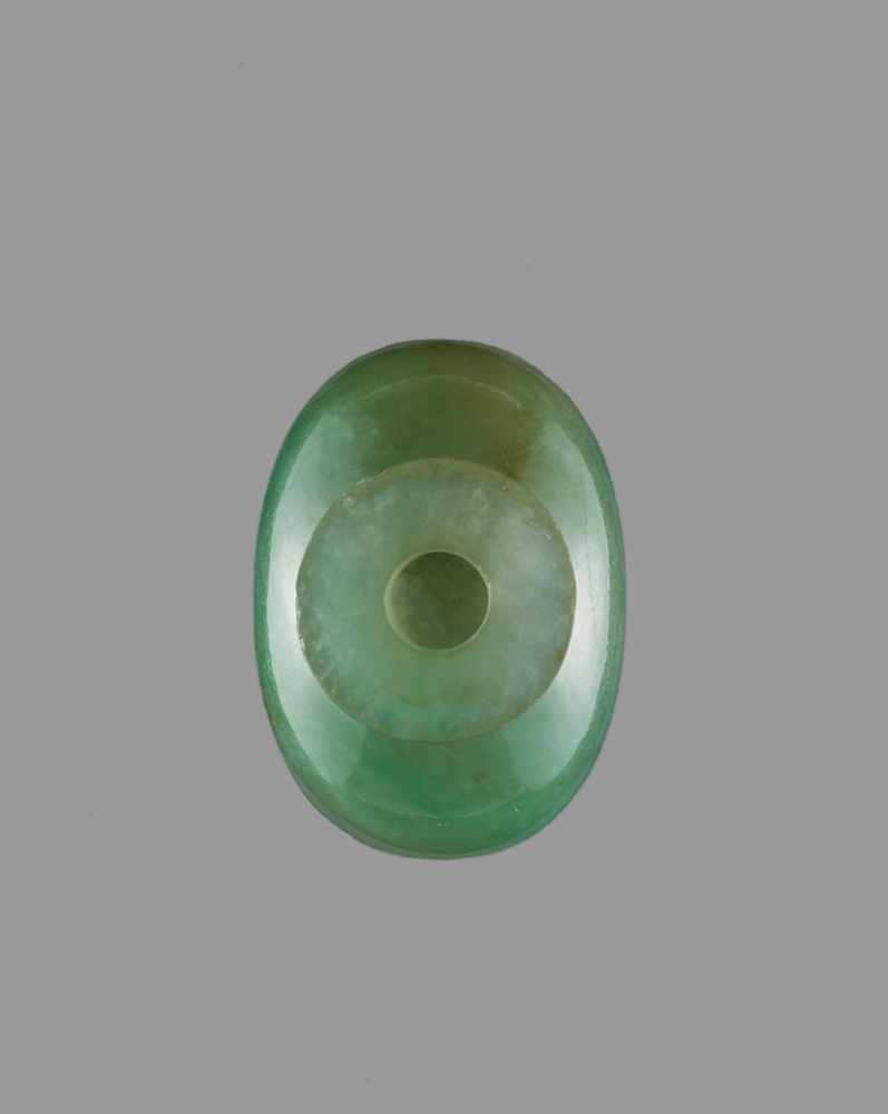 AN APPLE-GREEN JADEITE OVOID SNUFF BOTTLE, QING DYNASTY, 19TH CENTURY Jadeite. The semi- - Image 5 of 6