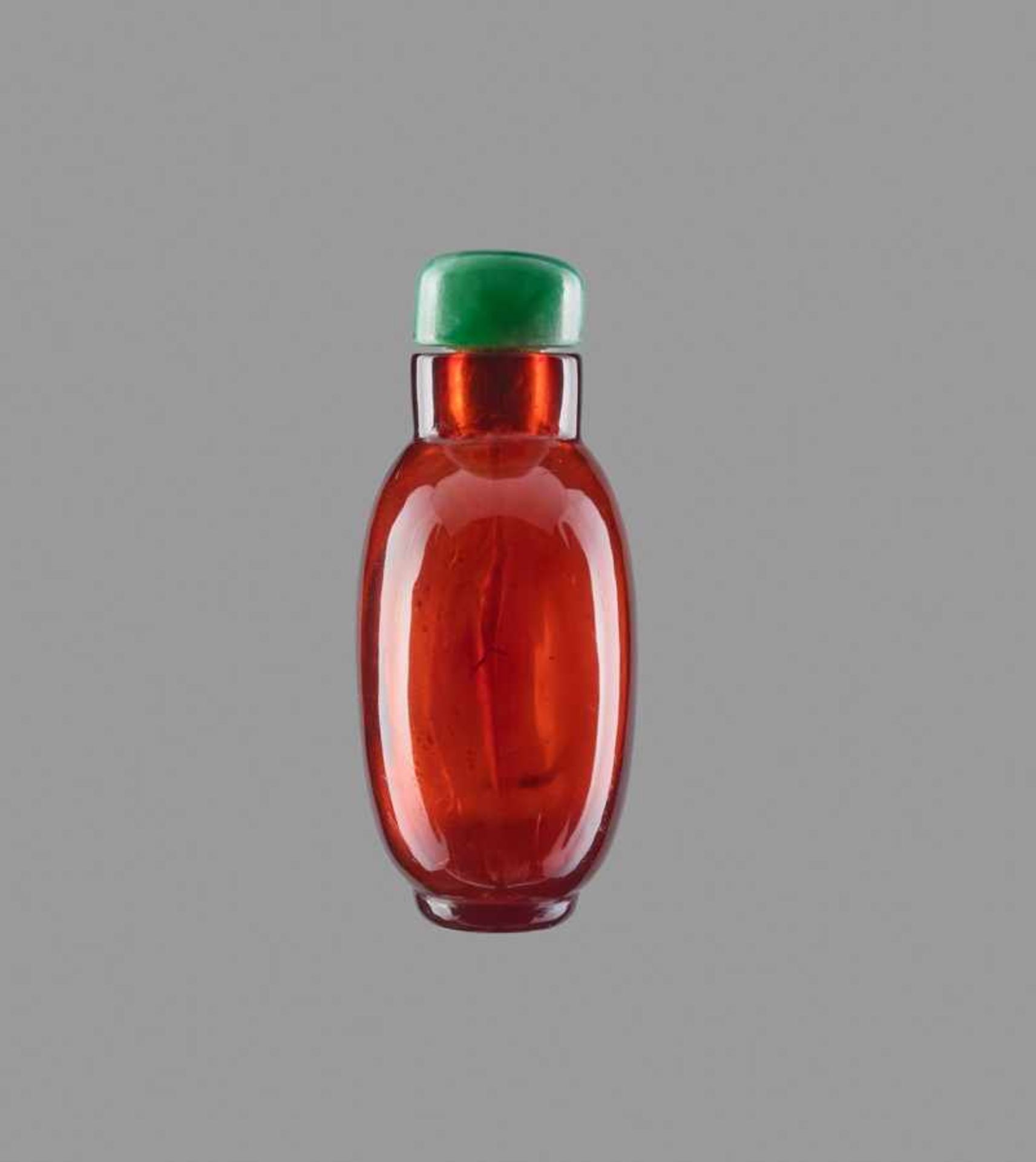 A SMALL PLAIN AMBER SNUFF BOTTLE Transparent amber of even golden-brown color, with a few smaller - Image 4 of 6