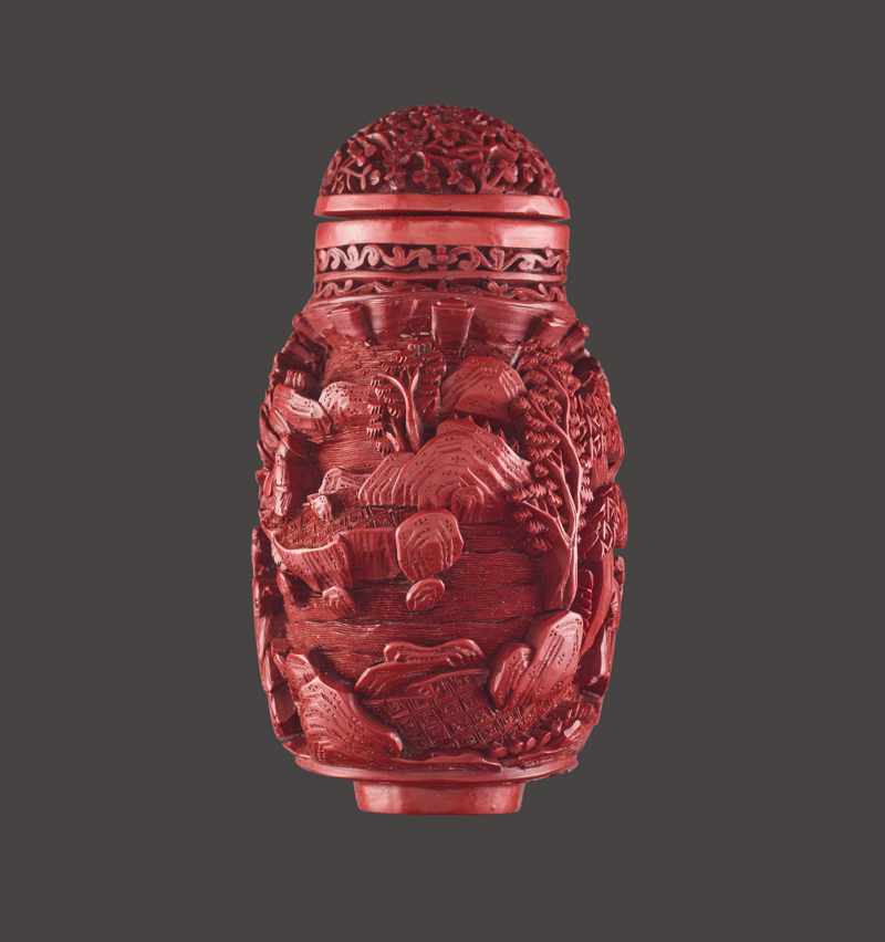 A LARGE SCENIC CARVED CINNABAR LACQUER SNUFF BOTTLE, LATE QING DYNASTY Cinnabar lacquer on metal - Image 3 of 6