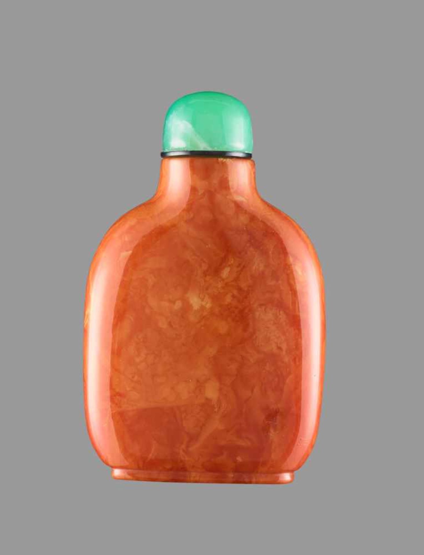 A BALTIC AMBER ‘QILONG’ SNUFF BOTTLE, QING DYNASTY Baltic amber, opaque, of intensive egg-yolk - Image 2 of 6