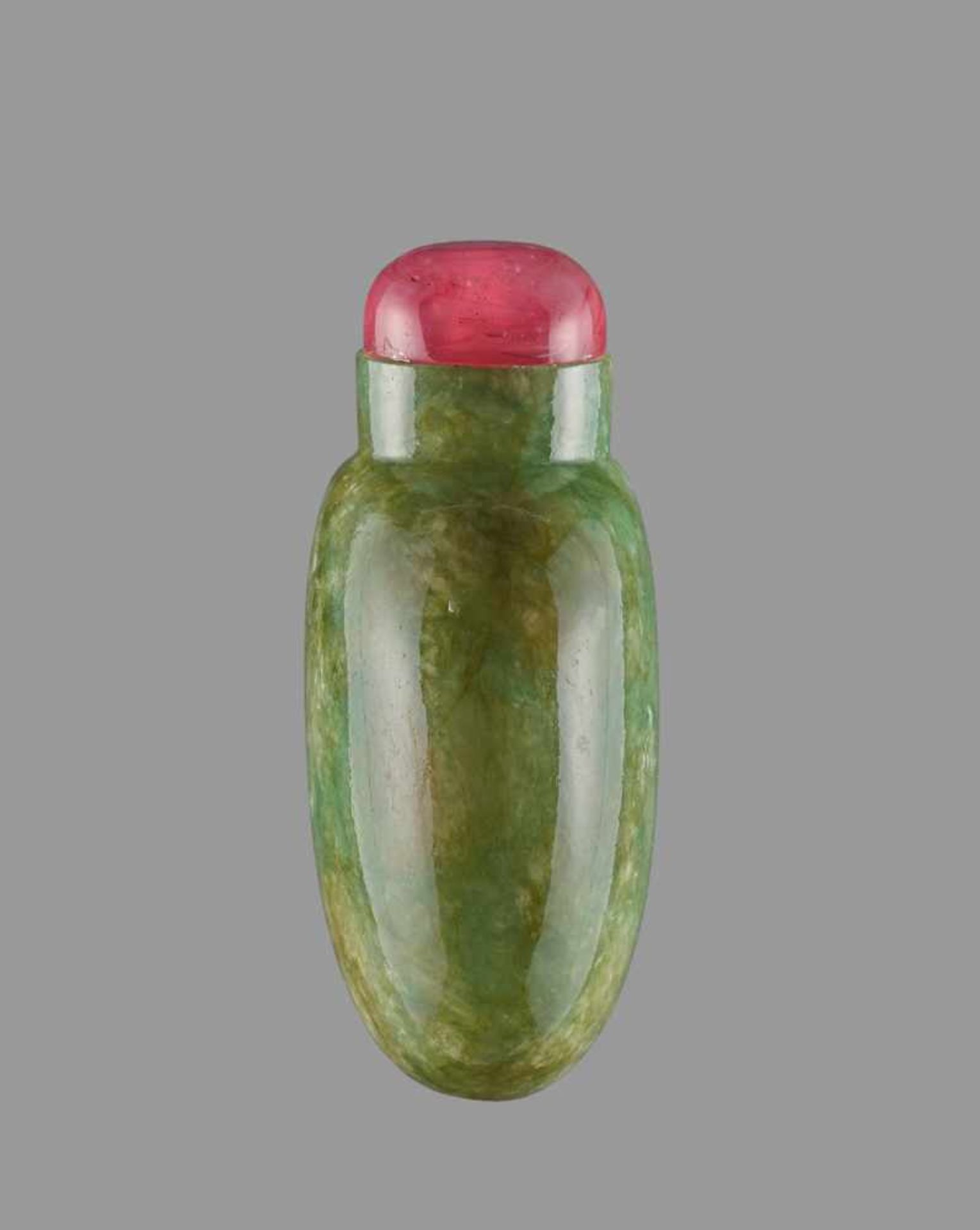 AN APPLE-GREEN JADEITE SNUFF BOTTLE WITH IRIDESCENT SILVERY STREAKS Mottled jadeite with a well- - Image 4 of 6