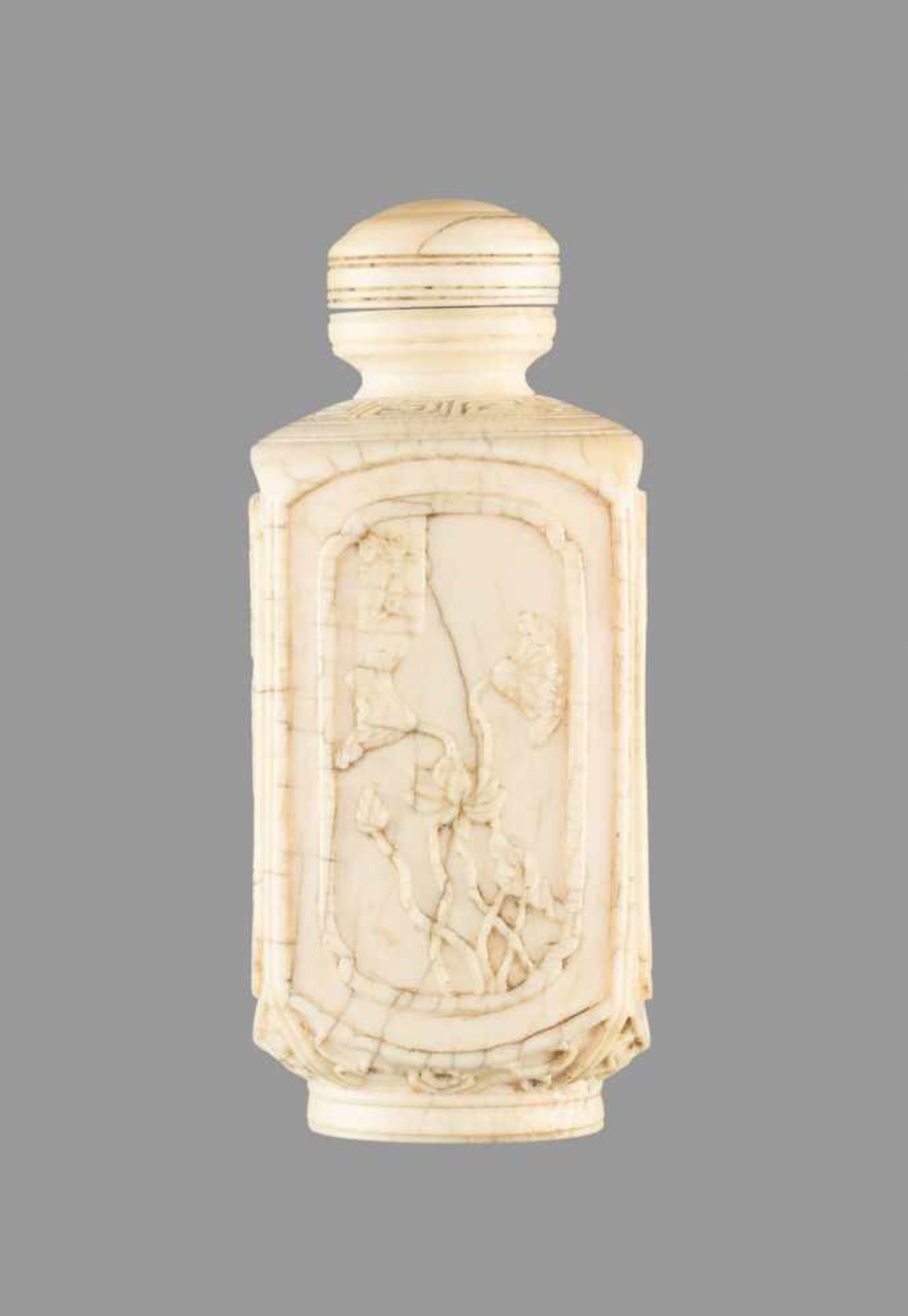 A CARVED IVORY 'TEN FRIENDS AMONG FLOWERS' SNUFF BOTTLE, 19TH CENTURY Ivory with age crazing, even - Bild 3 aus 6