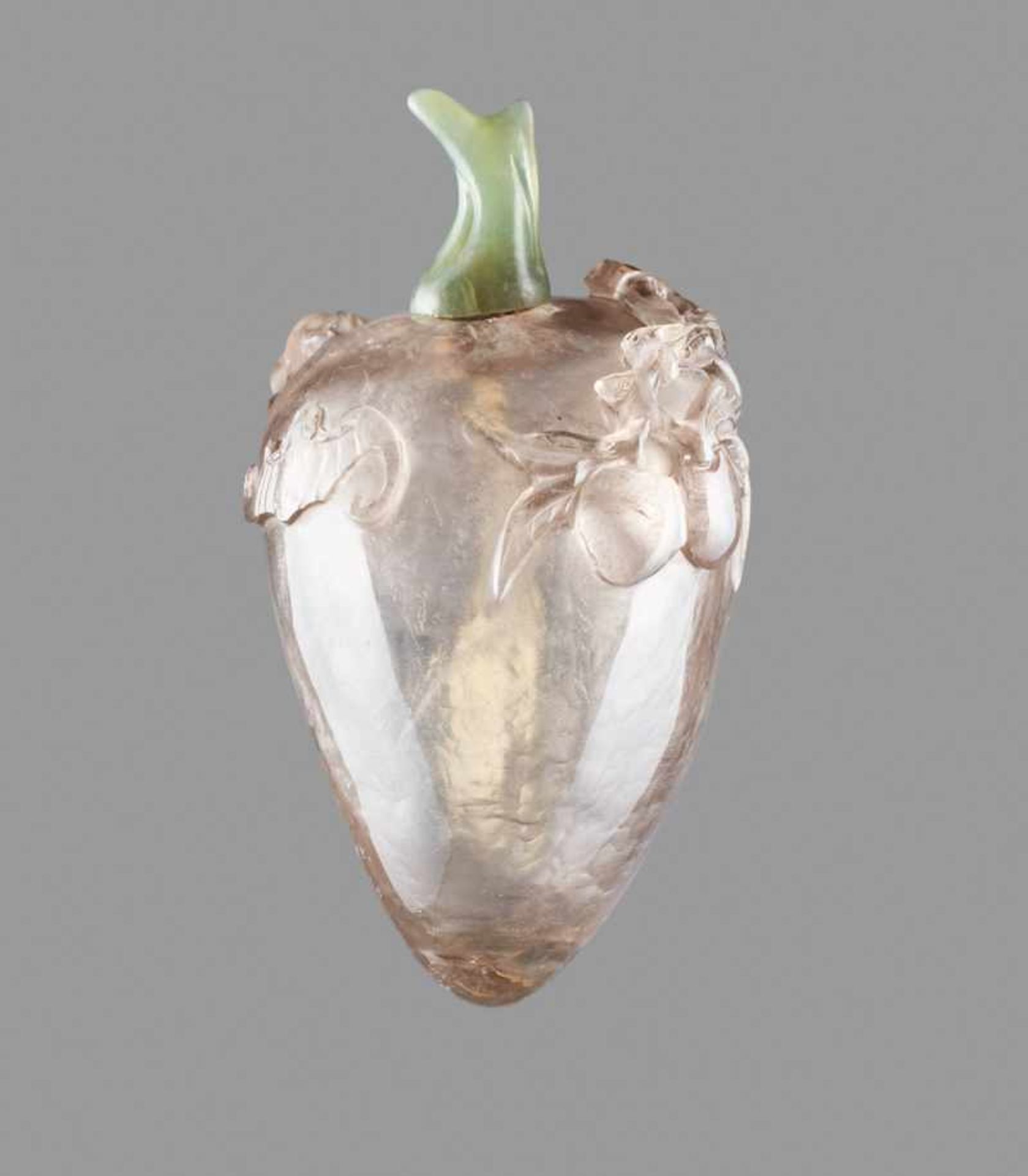 A SMOKEY CRYSTAL 'PEACH' SNUFF BOTTLE, 1740-1880 Smokey crystal, the translucent stone of elegant - Image 4 of 6