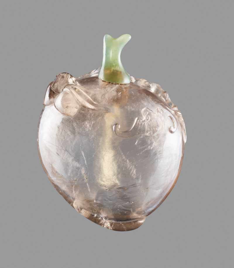 A SMOKEY CRYSTAL 'PEACH' SNUFF BOTTLE, 1740-1880 Smokey crystal, the translucent stone of elegant - Image 2 of 6