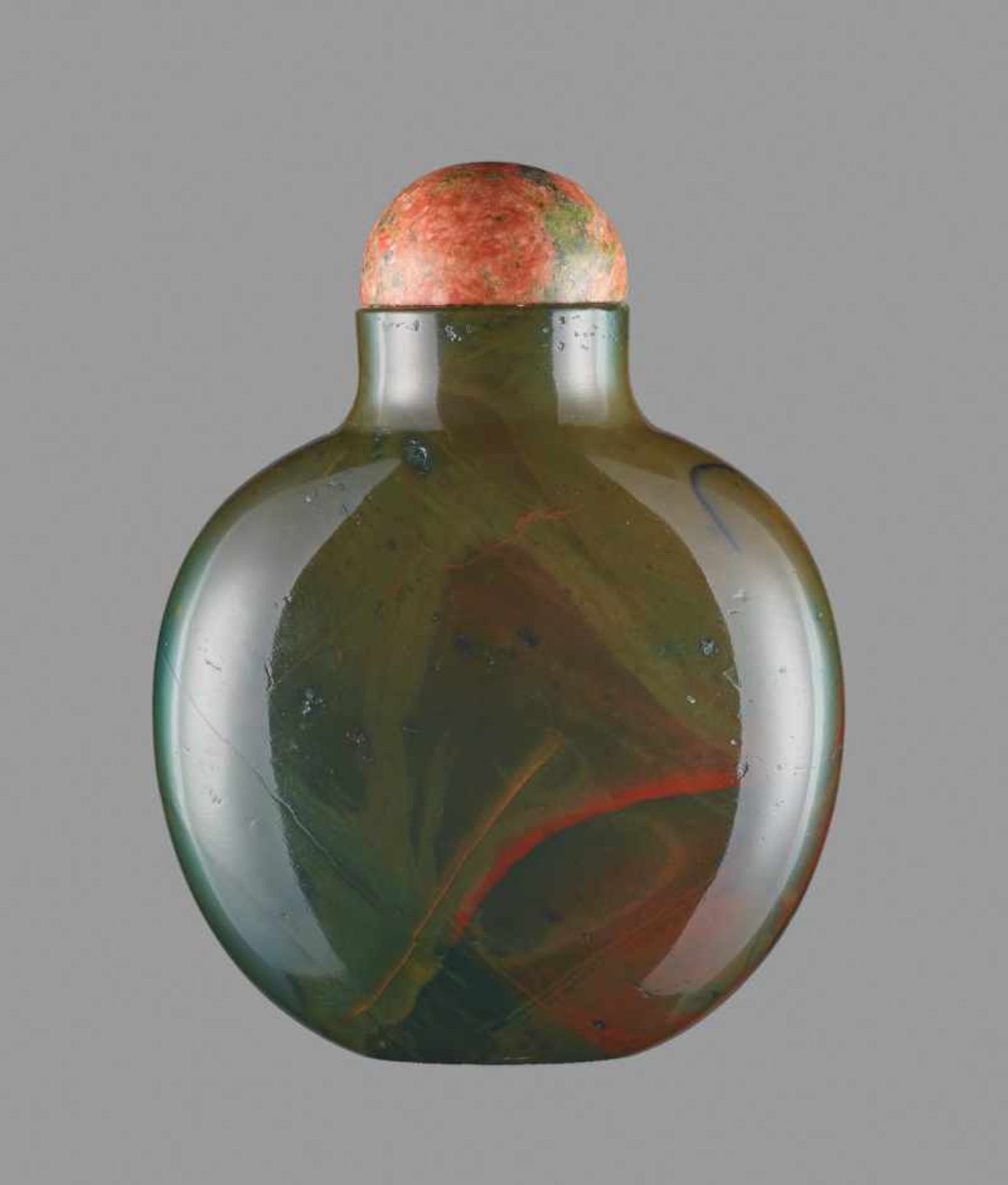 A JASPER SNUFF BOTTLE, QING DYNASTY Jasper (heliotrope), the untreated stone with an even and smooth - Image 2 of 6