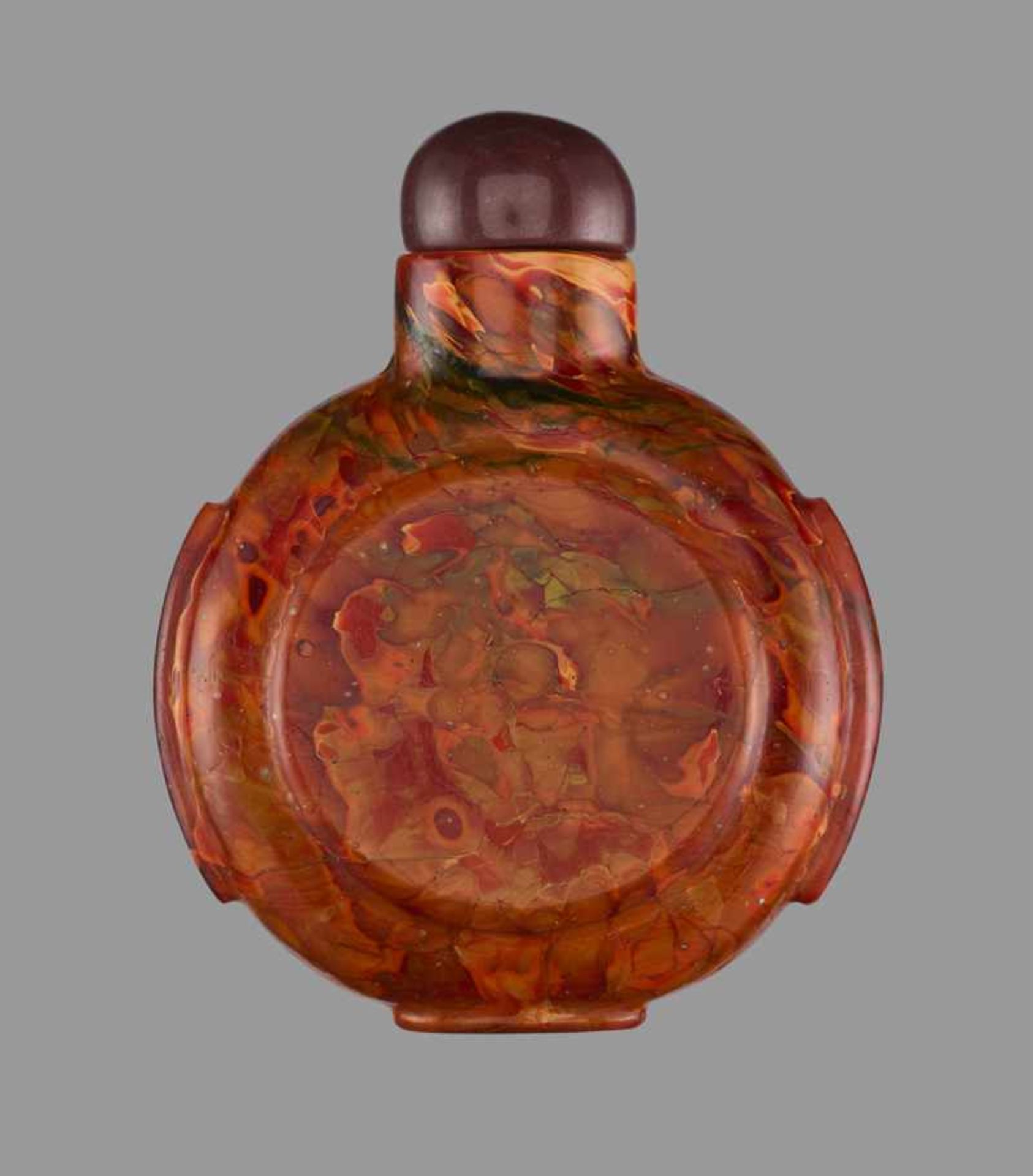 A ‘REALGAR’ GLASS SNUFF BOTTLE Opaque glass in imitation of realgar, with a color scheme typical for - Image 2 of 6