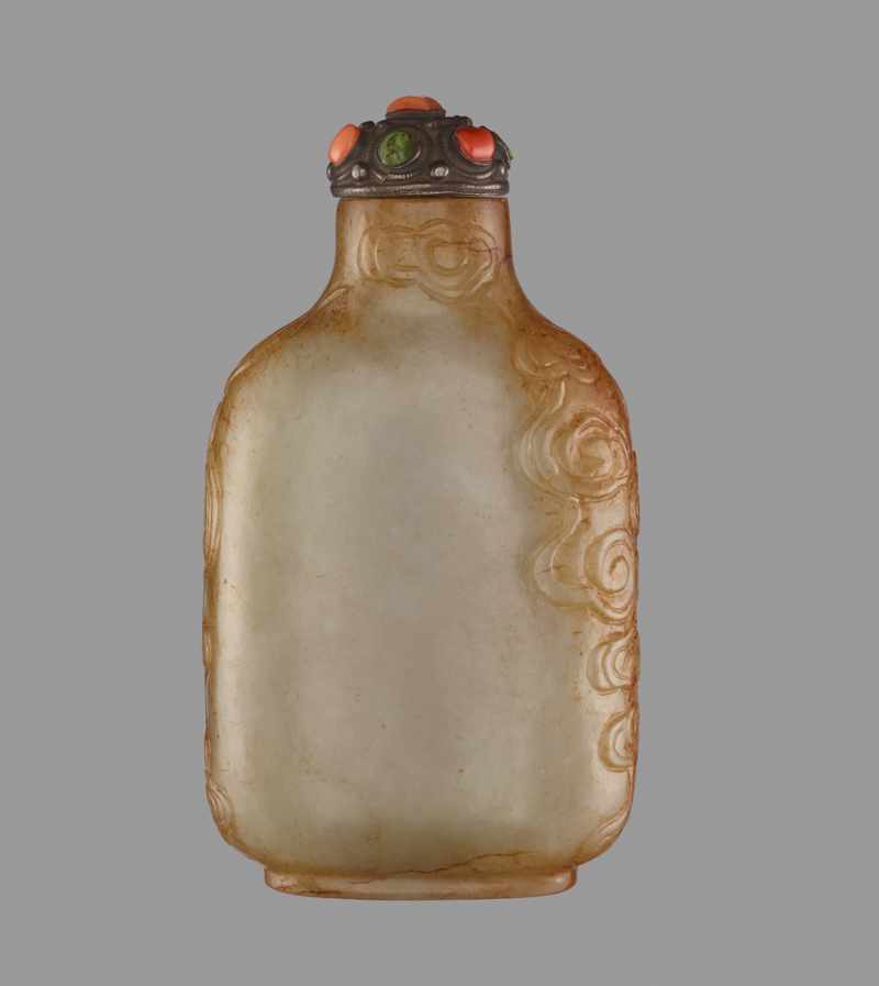 A CELADON AND RUSSET JADE ‘DRAGON’ SNUFF BOTTLE Nephrite with dense streaks of russet, the - Image 3 of 8