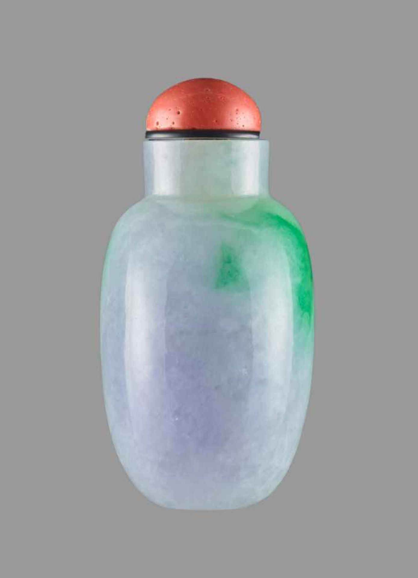 A LAVENDER JADEITE SNUFF BOTTLE WITH STREAKS OF DEEP EMERALD GREEN, QING DYNASTY Jadeite, semi- - Image 2 of 9