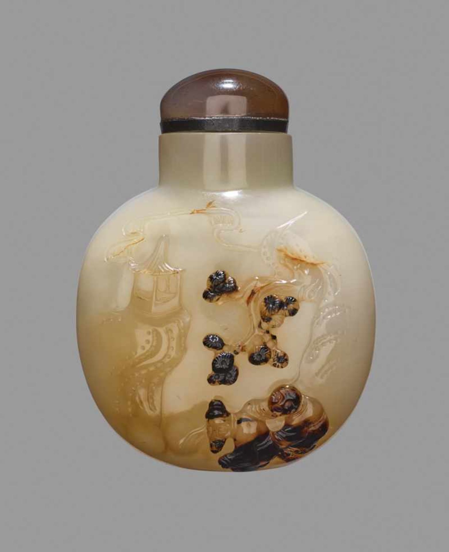 A CHALCEDONY ‘SCHOLAR IN A LANDSCAPE’ SNUFF BOTTLE, SUZHOU, SCHOOL OF ZHITING, 1750-1850 Chalcedony,