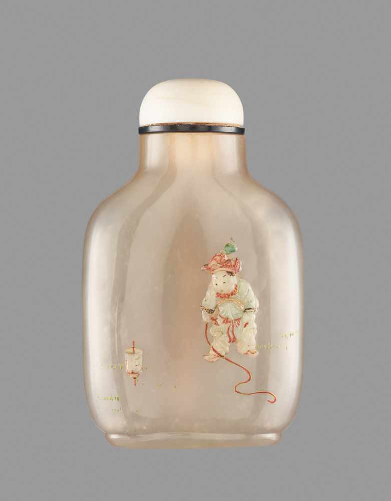 AN EMBELLISHED 'EXOTIC BIRD' CHALCEDONY SNUFF BOTTLE Chalcedony of even caramel tone, with smooth - Image 2 of 6