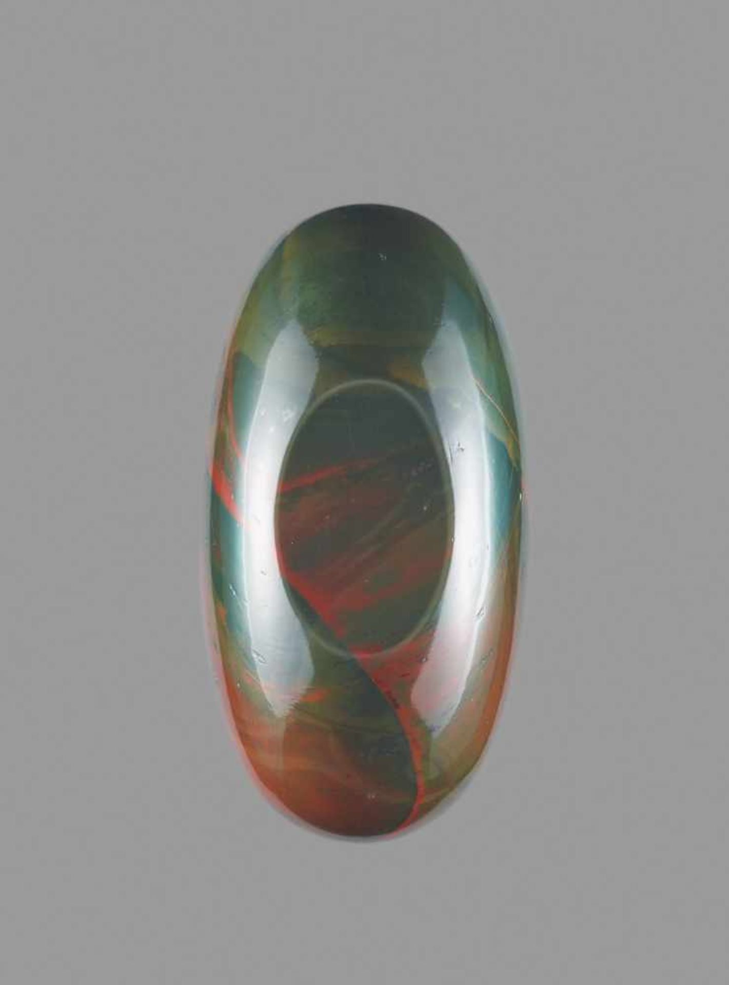 A JASPER SNUFF BOTTLE, QING DYNASTY Jasper (heliotrope), the untreated stone with an even and smooth - Image 6 of 6