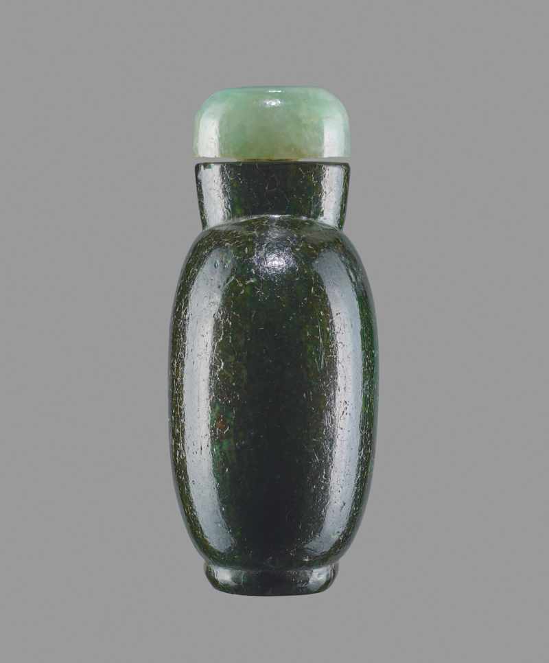 EMERALD GREEN STAINED WALRUS IVORY SNUFF BOTTLE, 19TH CENTURY Walrus ivory, stained in emerald - Image 3 of 6