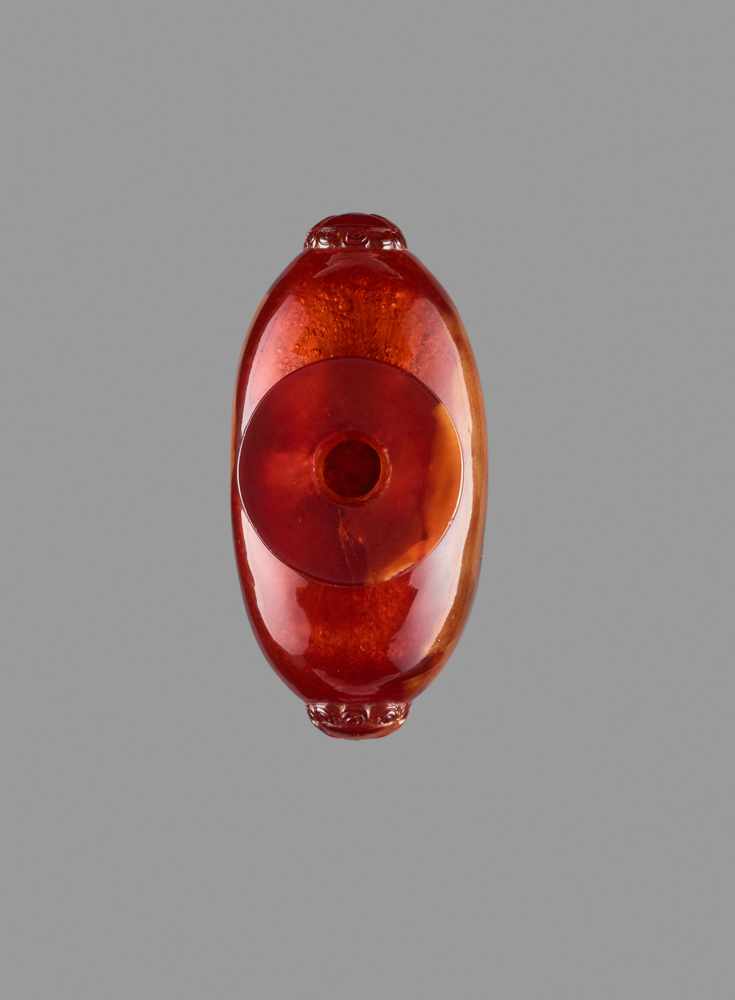 A ROOT AMBER SNUFF BOTTLE, QING DYNASTY Root amber of deep and characteristic brown tone with - Image 5 of 6