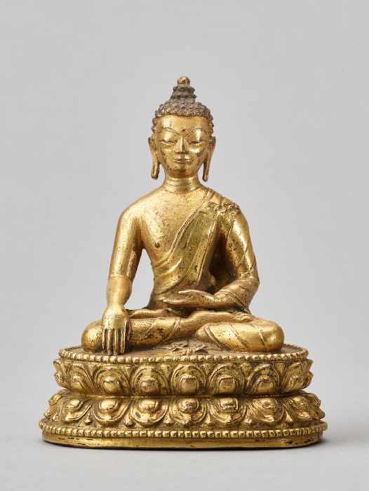 A GILT BRONZE FIGURE OF BUDDHA AKSHOBYA Fire-gilt bronze. China, 17th/18th centuryGilt bronze figure