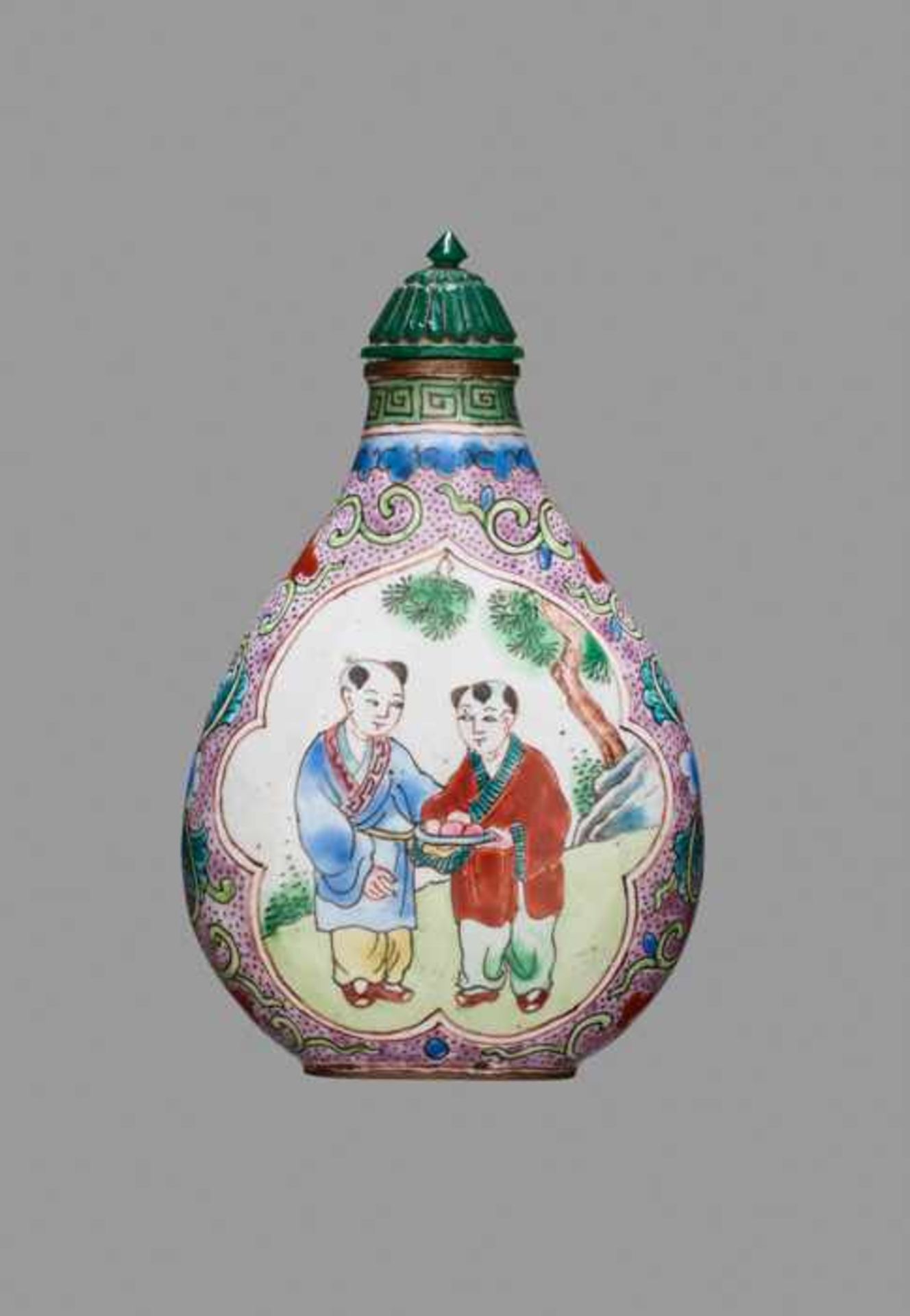 AN ENAMELED COPPER SNUFF BOTTLE, GUANGZHOU, 1850-1930 Copper with painted enamels. China, 1850-1930A