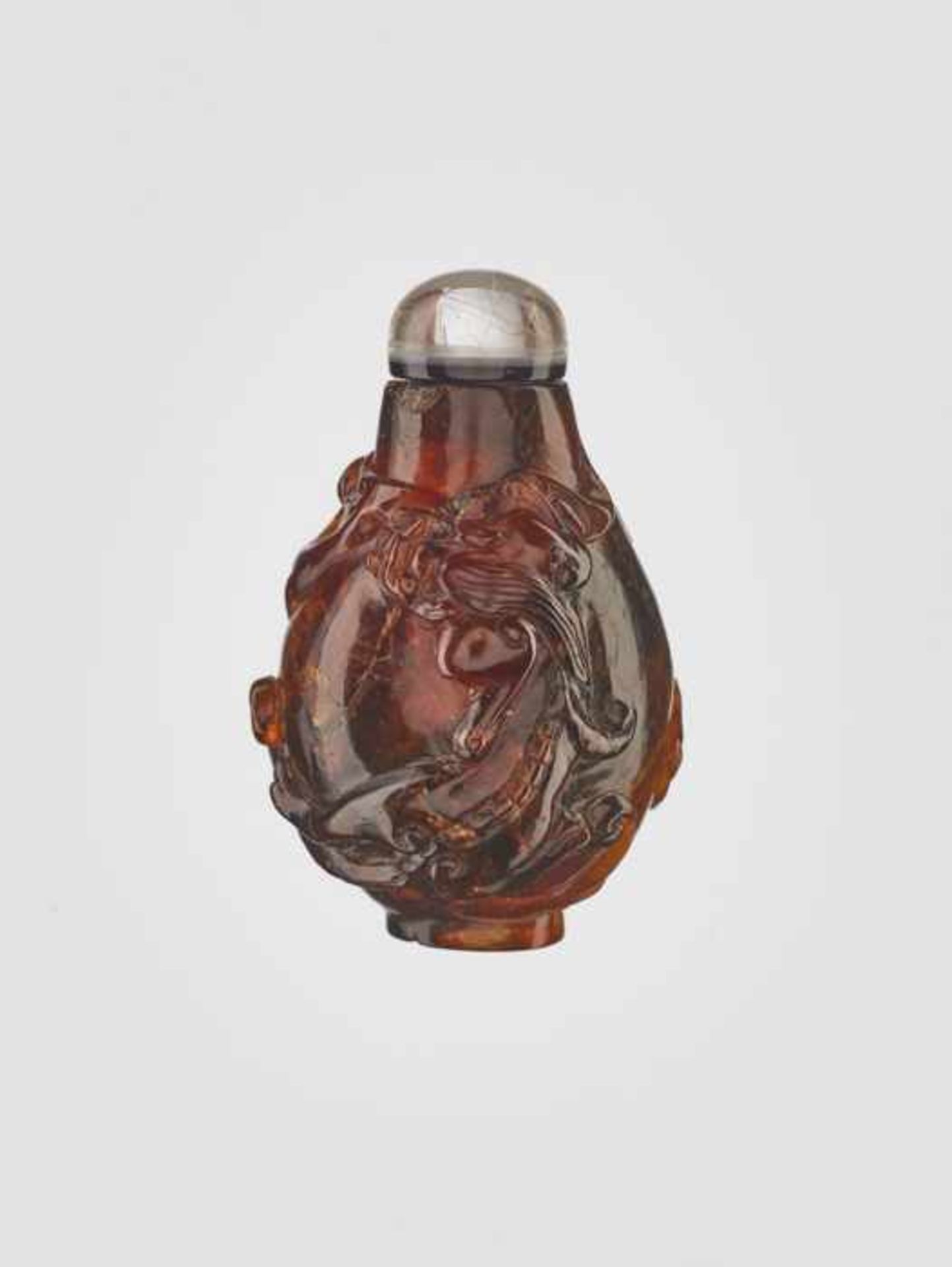 A ROOT AMBER ‘QILONG’ MINIATURE SNUFF BOTTLE, MID QING DYNASTY Amber of untreated deep golden-