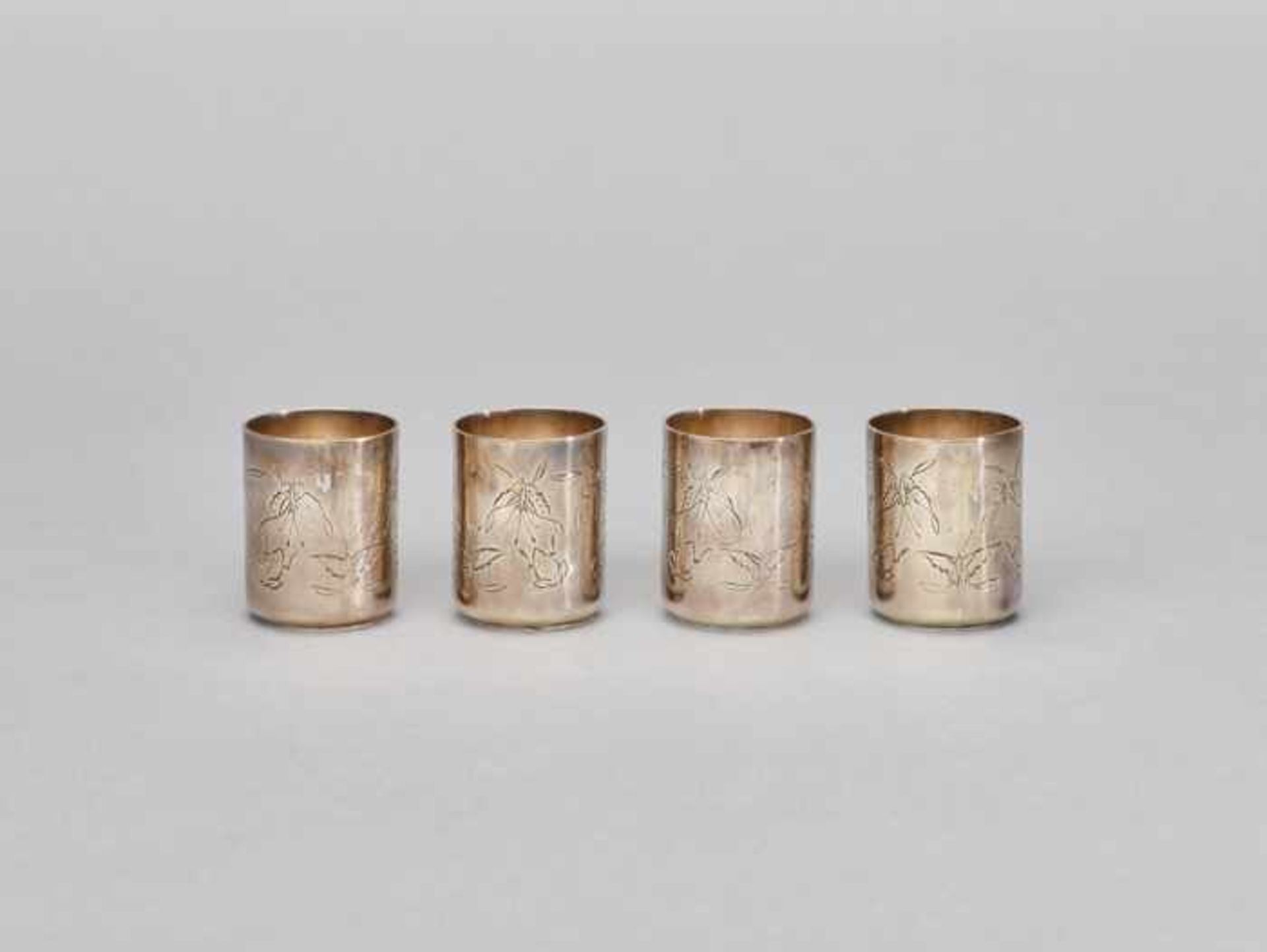 A SET OF 4 CHINESE EXPORT SILVER CUPS, LATE QING DYNASTY Massive 800/1000 silver with neatly incised - Image 4 of 4