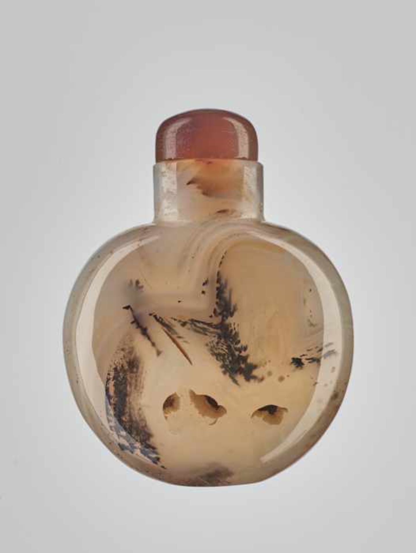 A FINGERPRINT AGATE ‘FLOATER’ SNUFF BOTTLE, 1780-1860 Band agate of light sand-color with bands of