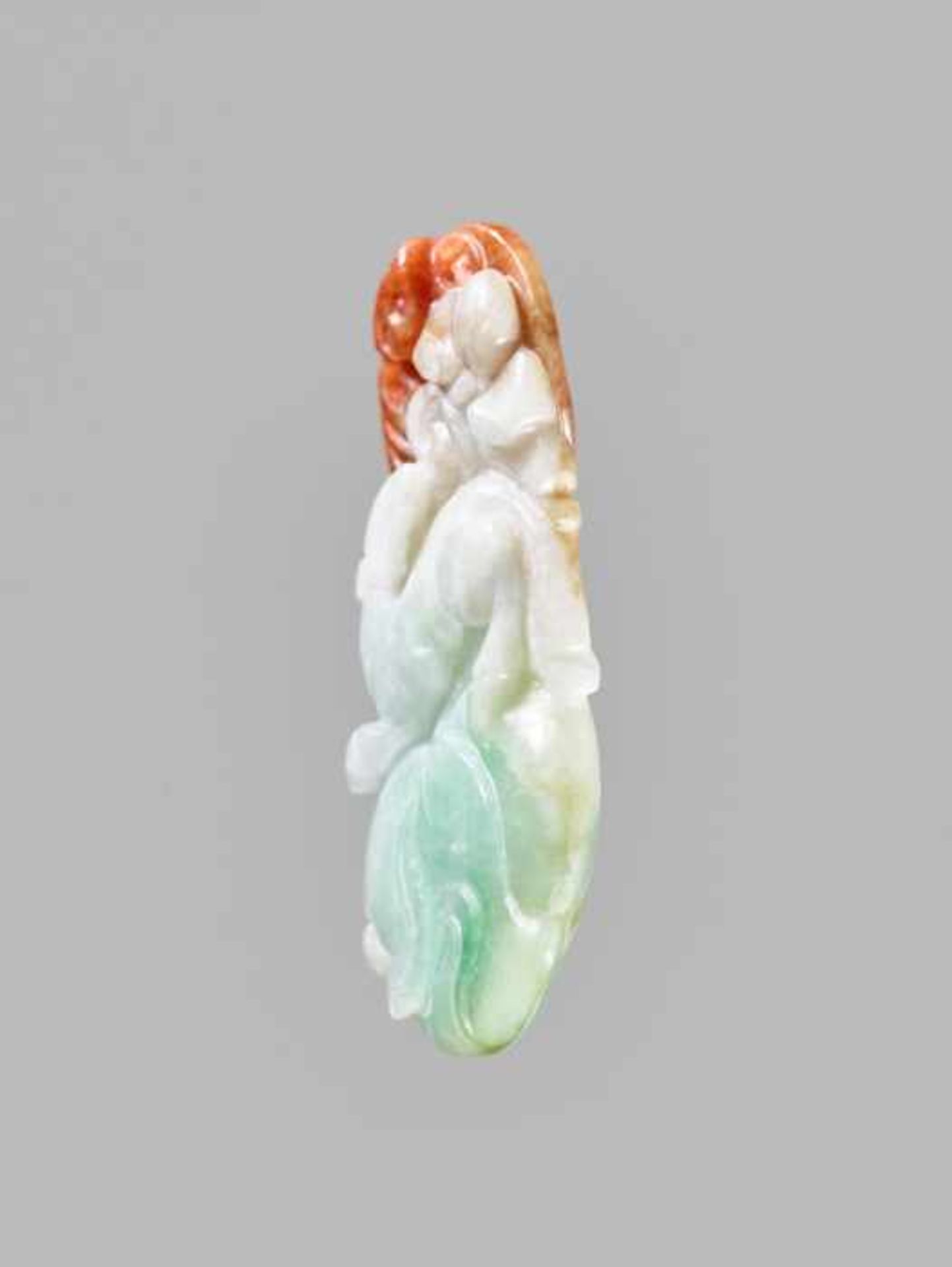A JADEITE “BAT AND PEACH” PENDANT Light green jadeite with areas of white and russet, cleverly - Image 3 of 4