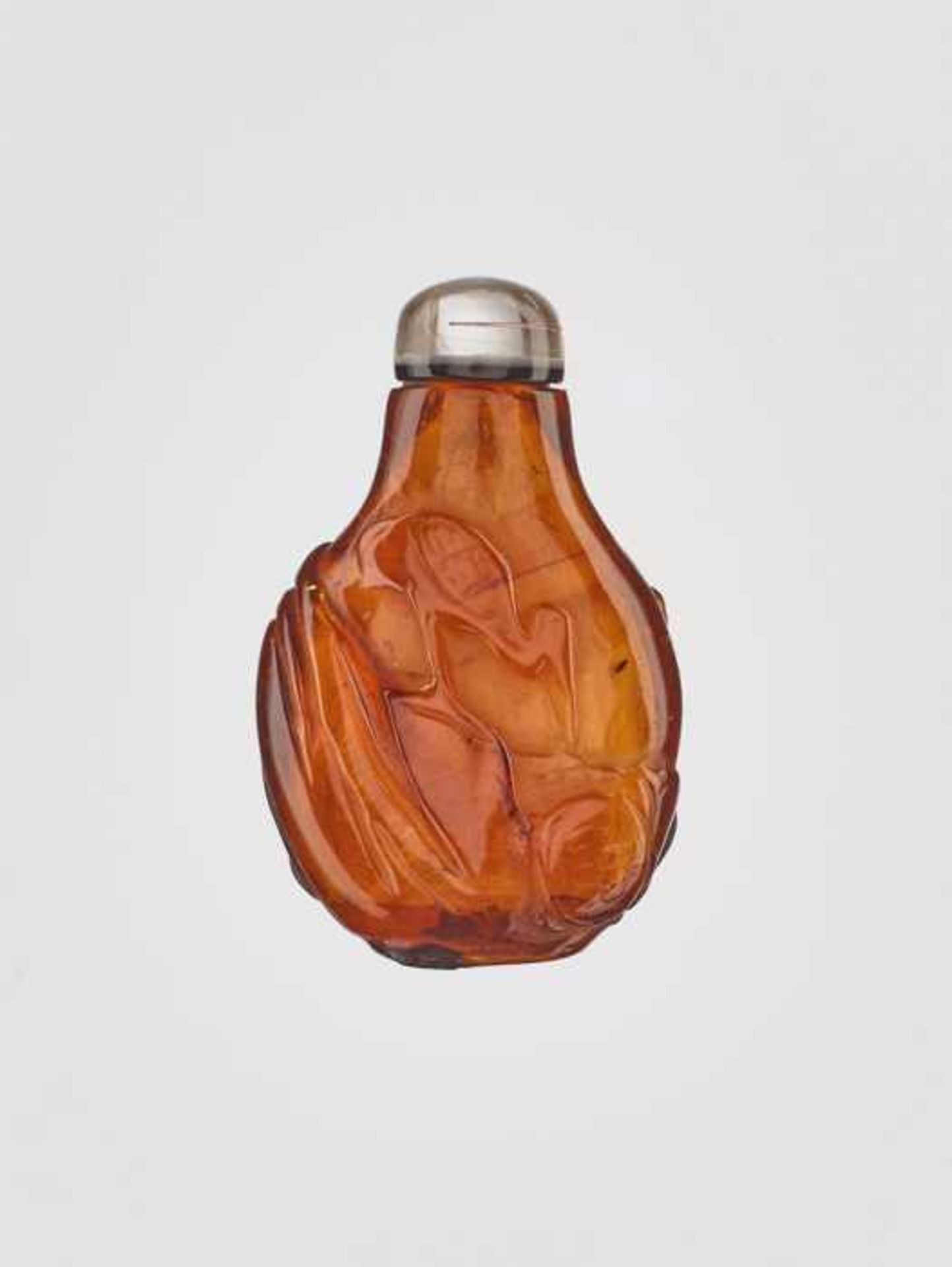 A MINIATURE AMBER ‘FISHERMAN’ SNUFF BOTTLE, EARLY 19th CENTURY Transparent amber of untreated - Image 2 of 6