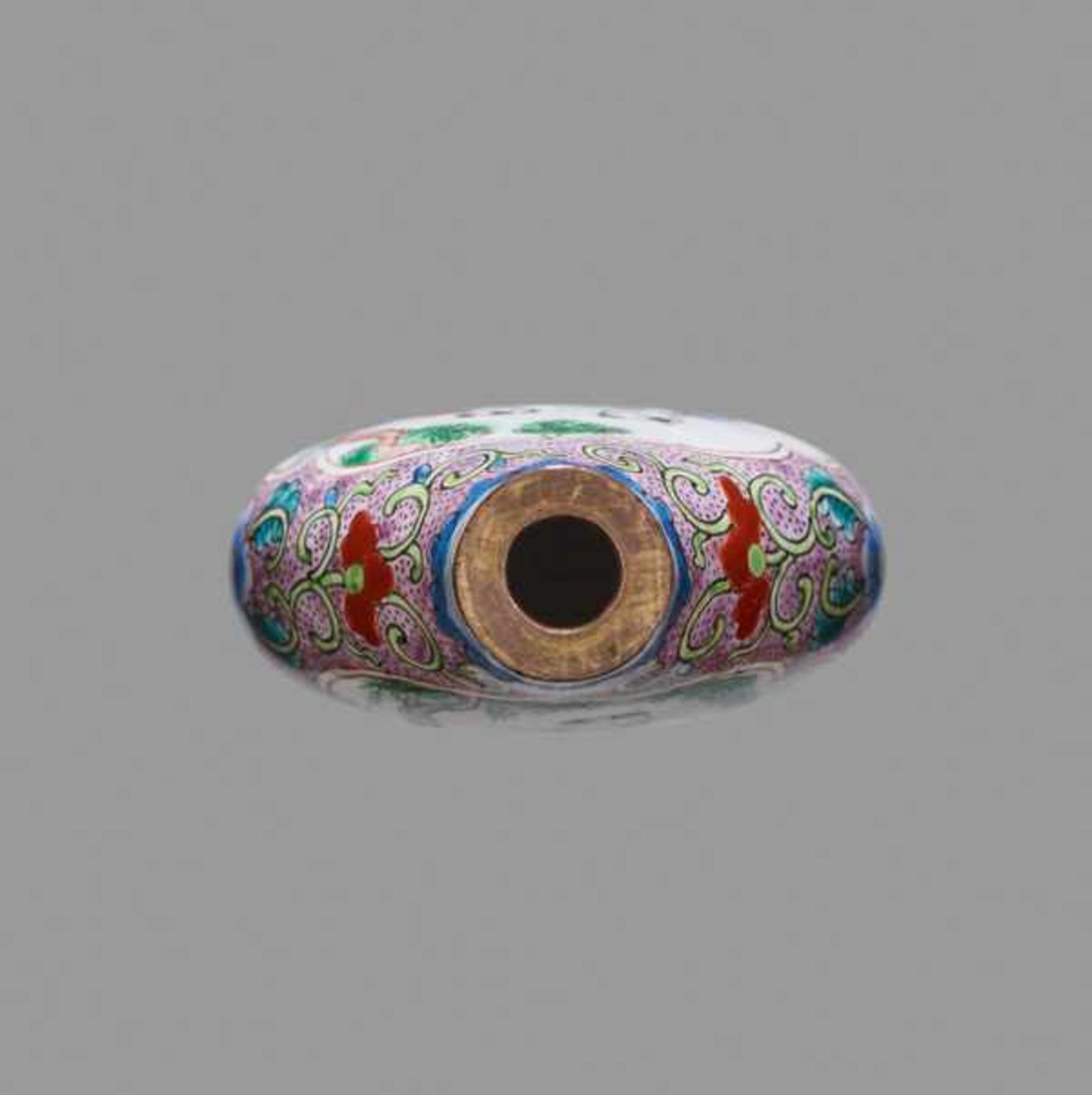 AN ENAMELED COPPER SNUFF BOTTLE, GUANGZHOU, 1850-1930 Copper with painted enamels. China, 1850-1930A - Image 5 of 6