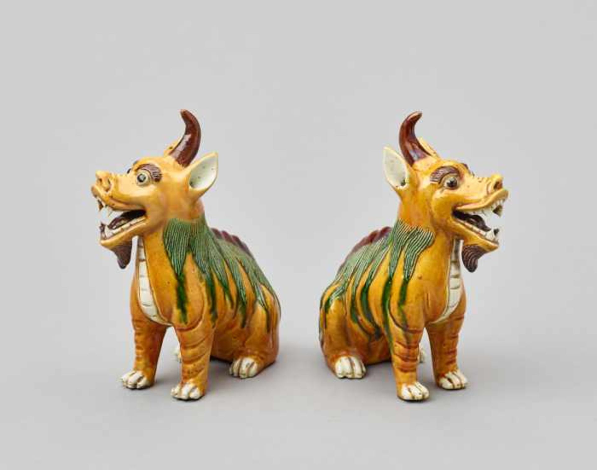 A PAIR OF SANCAI GLAZED PORCELAIN FIGURES OF QILIN, QING DYNASTY Porcelain with Sancai glaze. China, - Image 2 of 4