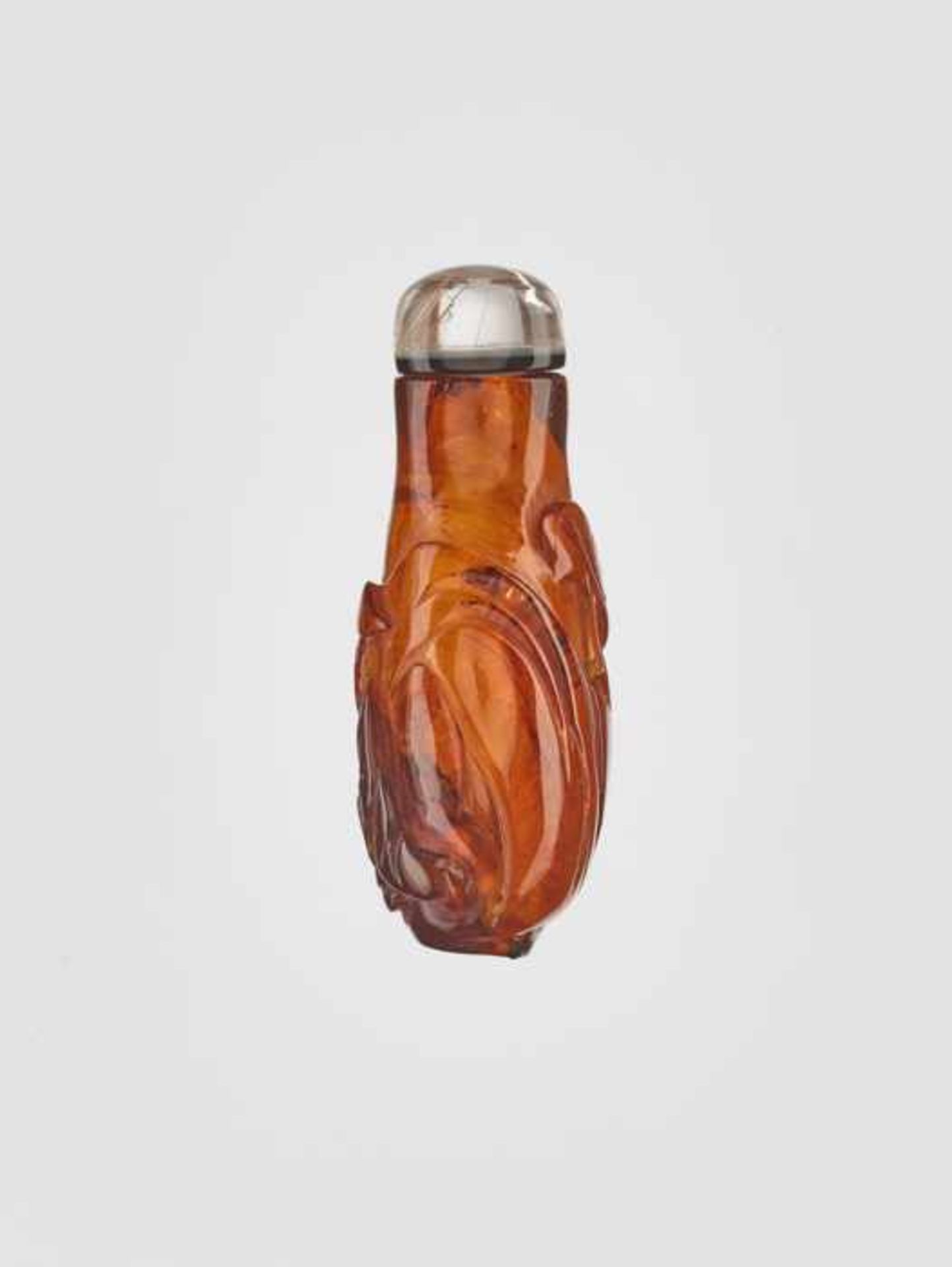 A MINIATURE AMBER ‘FISHERMAN’ SNUFF BOTTLE, EARLY 19th CENTURY Transparent amber of untreated - Image 3 of 6