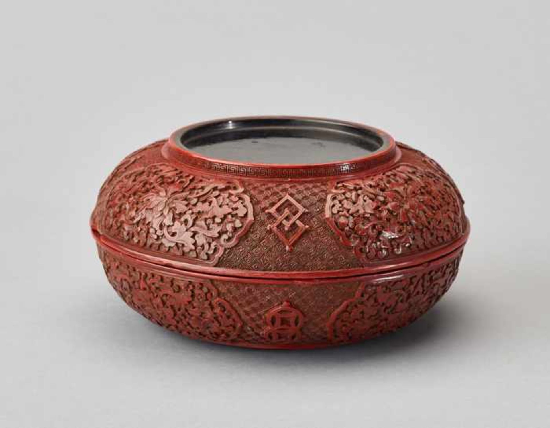 A ‘SCHOLARS AND PUPILS’ CINNABAR LACQUER BOX, 17th-18th CENTURY Massive and heavy cast metal box - Image 5 of 7