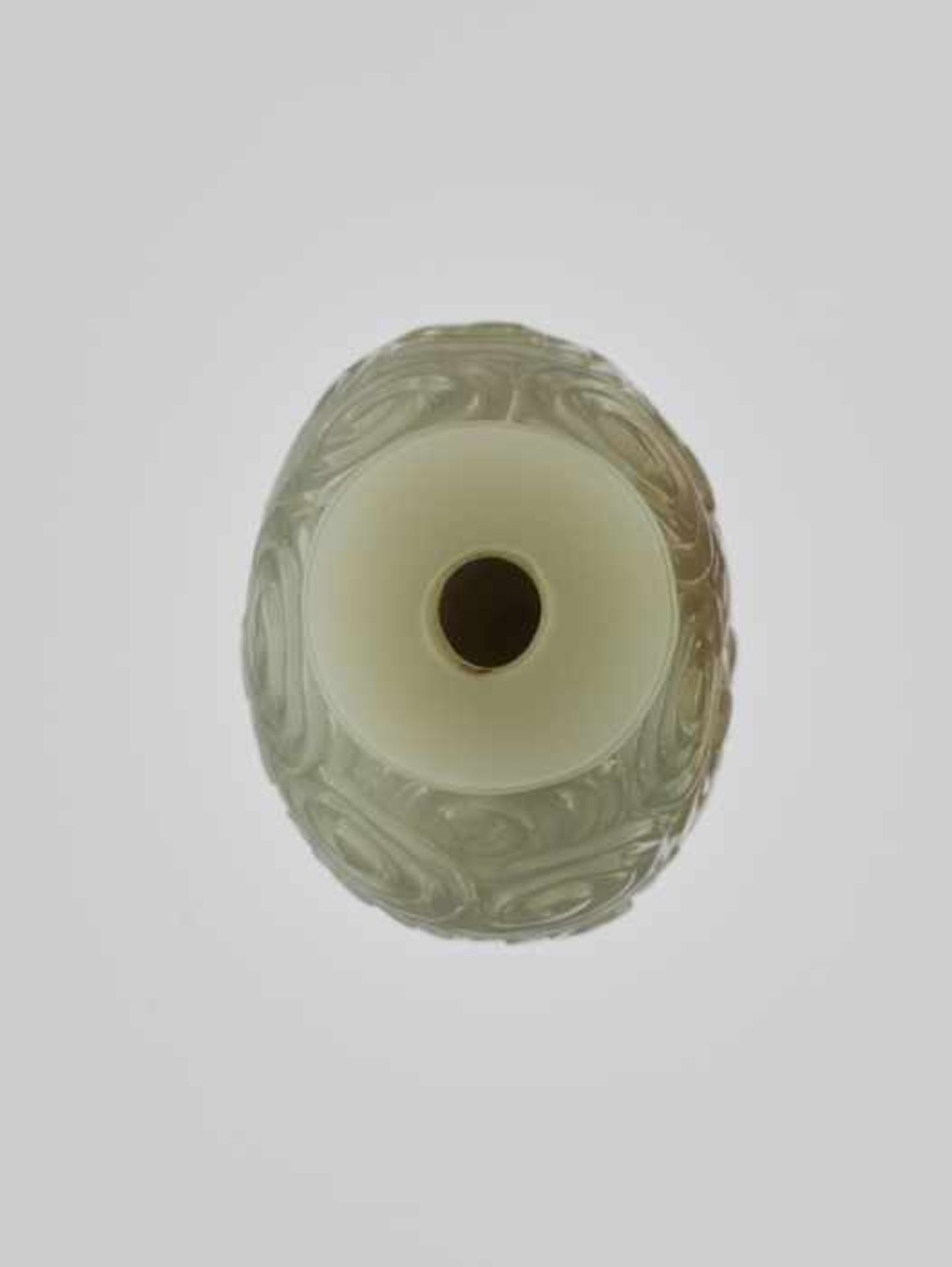 A CELADON JADE ‘SPIRAL’ SNUFF BOTTLE, 19th CENTURY Massive and heavy nephrite of even, almost - Image 5 of 6